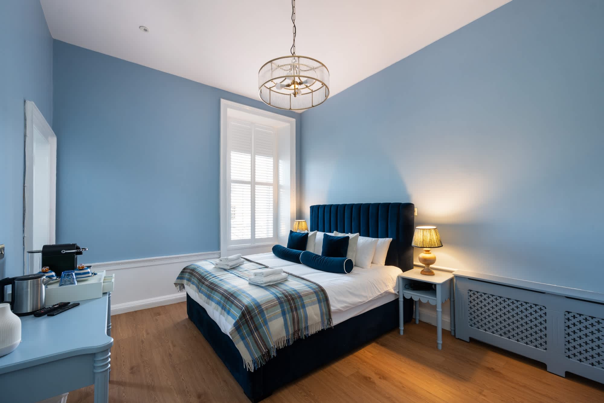 Deluxe Double Room with Shower (2nd Floor - Room 8) — Edinburgh, Scotland — vacation rental