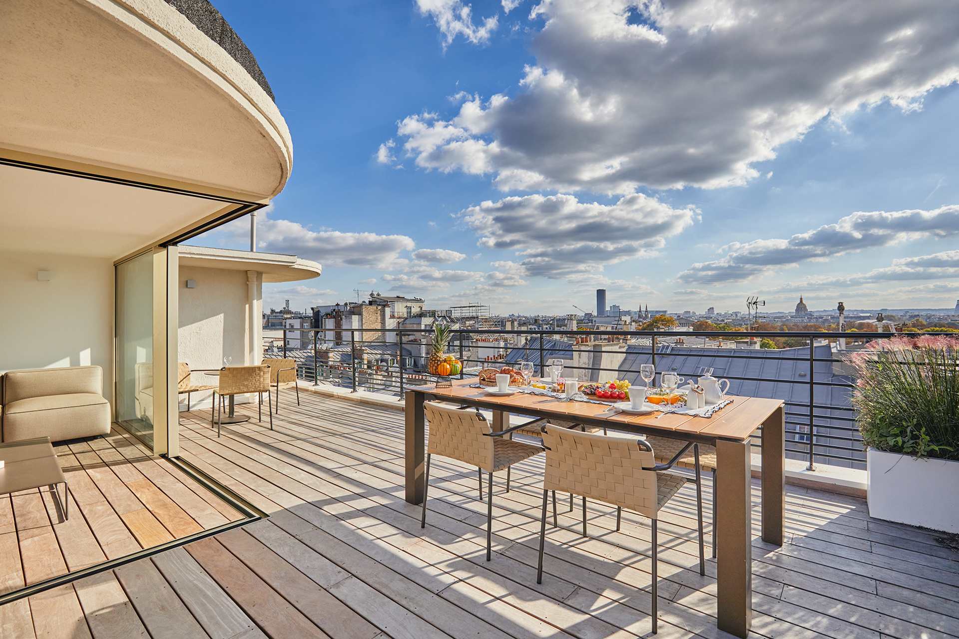 Penthouse with view of the Eiffel Tower-Faubourg — Paris, Île-de-France — vacation rental