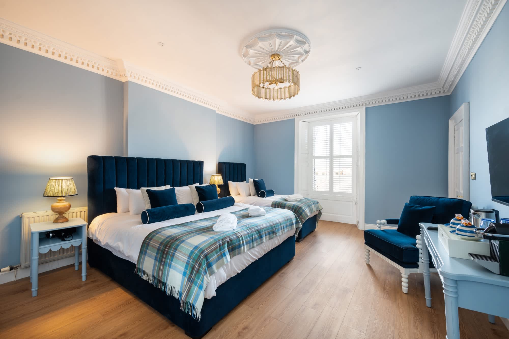 Triple Room with Private Bathroom (3rd Floor - Room 11) — Edinburgh, Scotland — vacation rental
