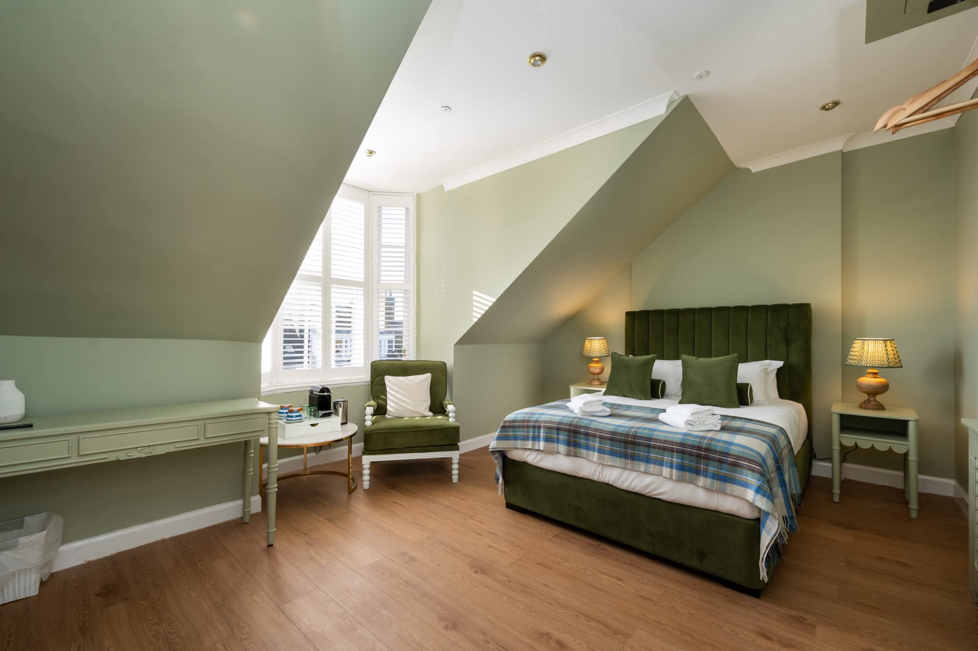Deluxe Double Room with Shower (3rd Floor - Room 12) — Edinburgh, Scotland — vacation rental