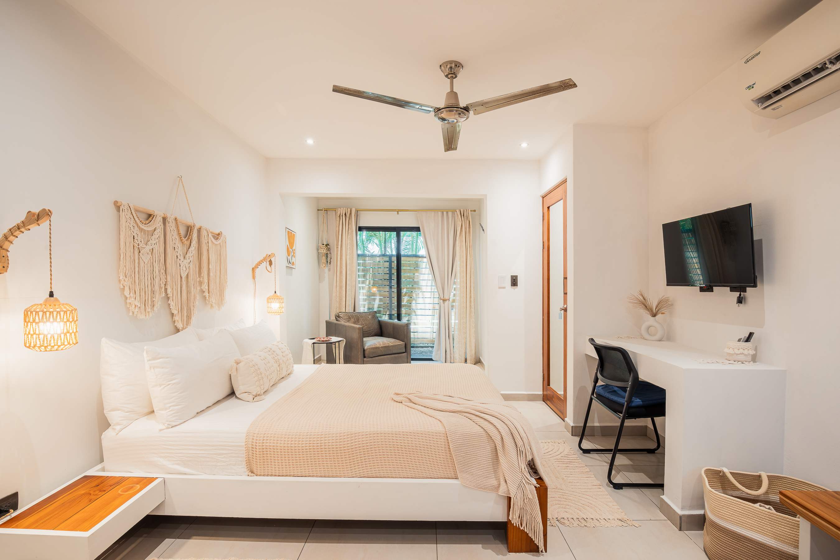 Location, location. Studio APT #0 is walking distance to shops, gym, surf and yoga. — Nosara, Guanacaste — vacation rental