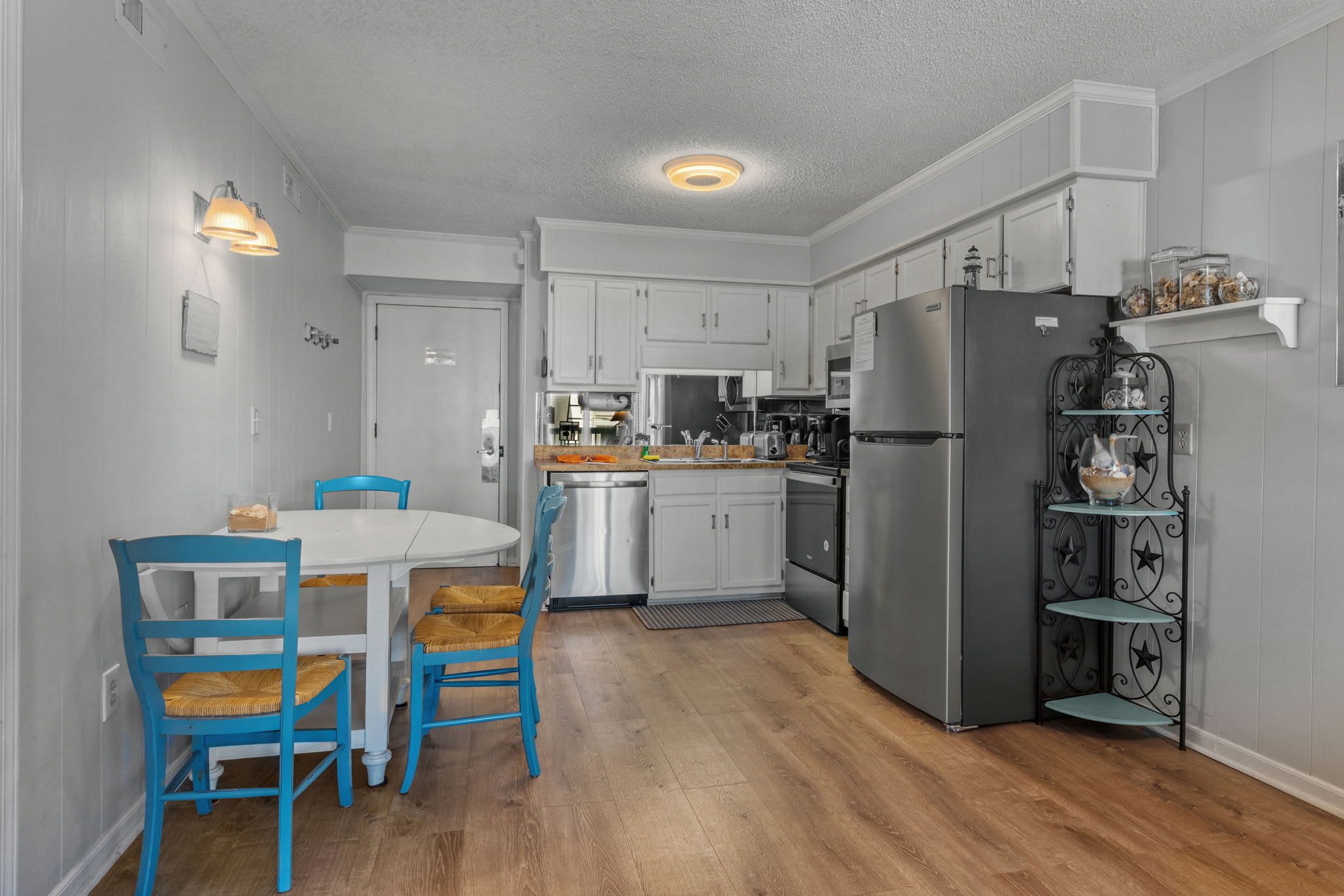 Bright kitchen with a table perfect for family dining