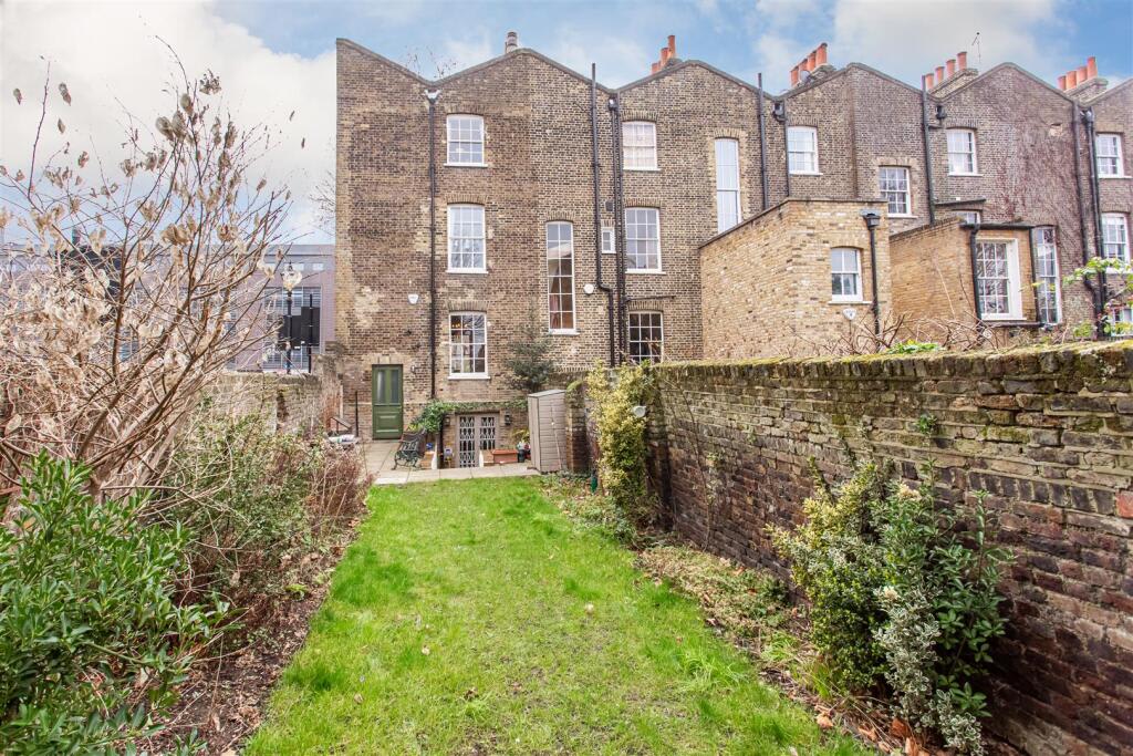 1820s 4BR Townhouse Sleeps 9 Near Tube by Omega in Bow Road 23 E3 2AD - Property image 31 - VivreStays