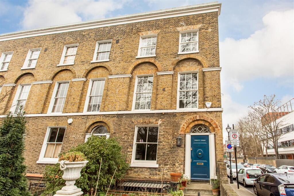 1820s 4BR Townhouse Sleeps 9 Near Tube by Omega in Bow Road 23 E3 2AD - Property image 11 - VivreStays