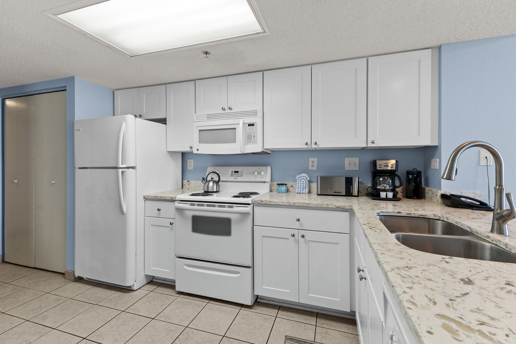 Roxanne Towers Penthouse 6 Oceanfront | Photo 13