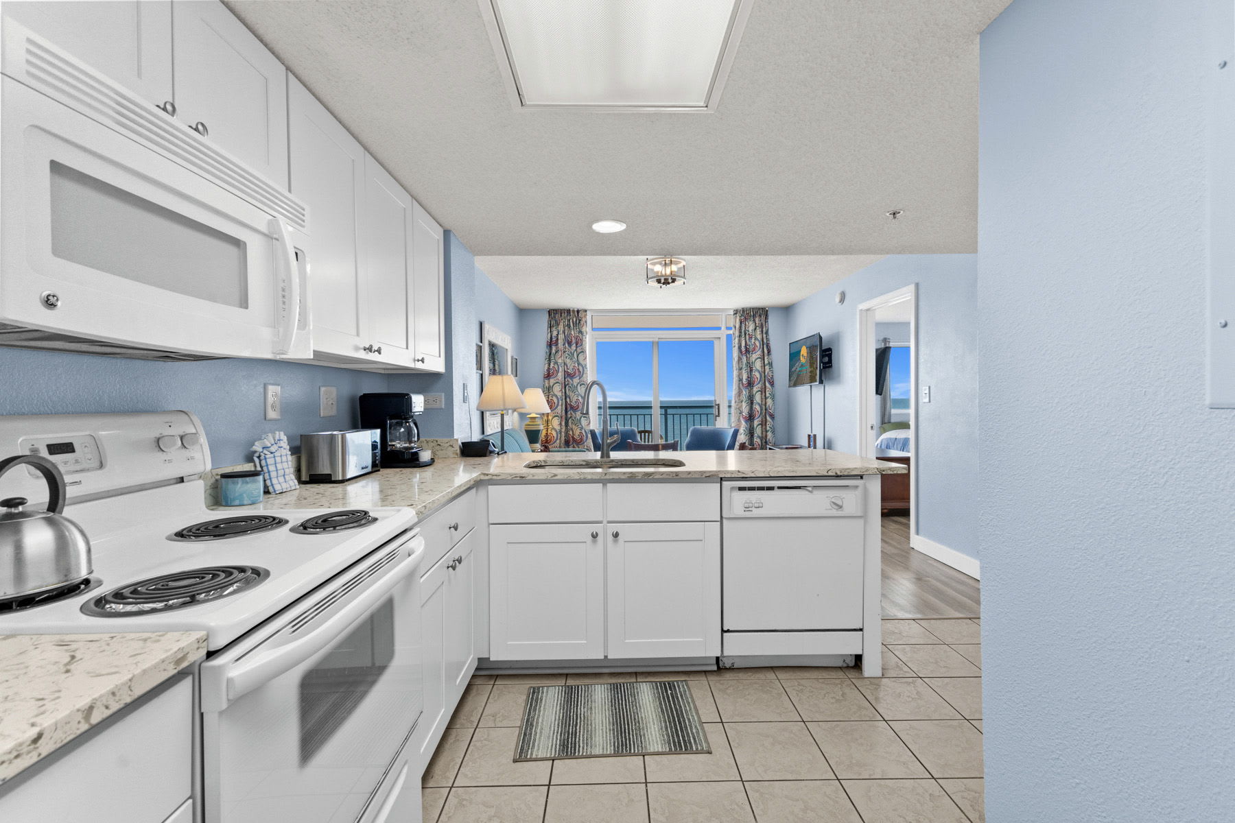 Roxanne Towers Penthouse 6 Oceanfront | Photo 14