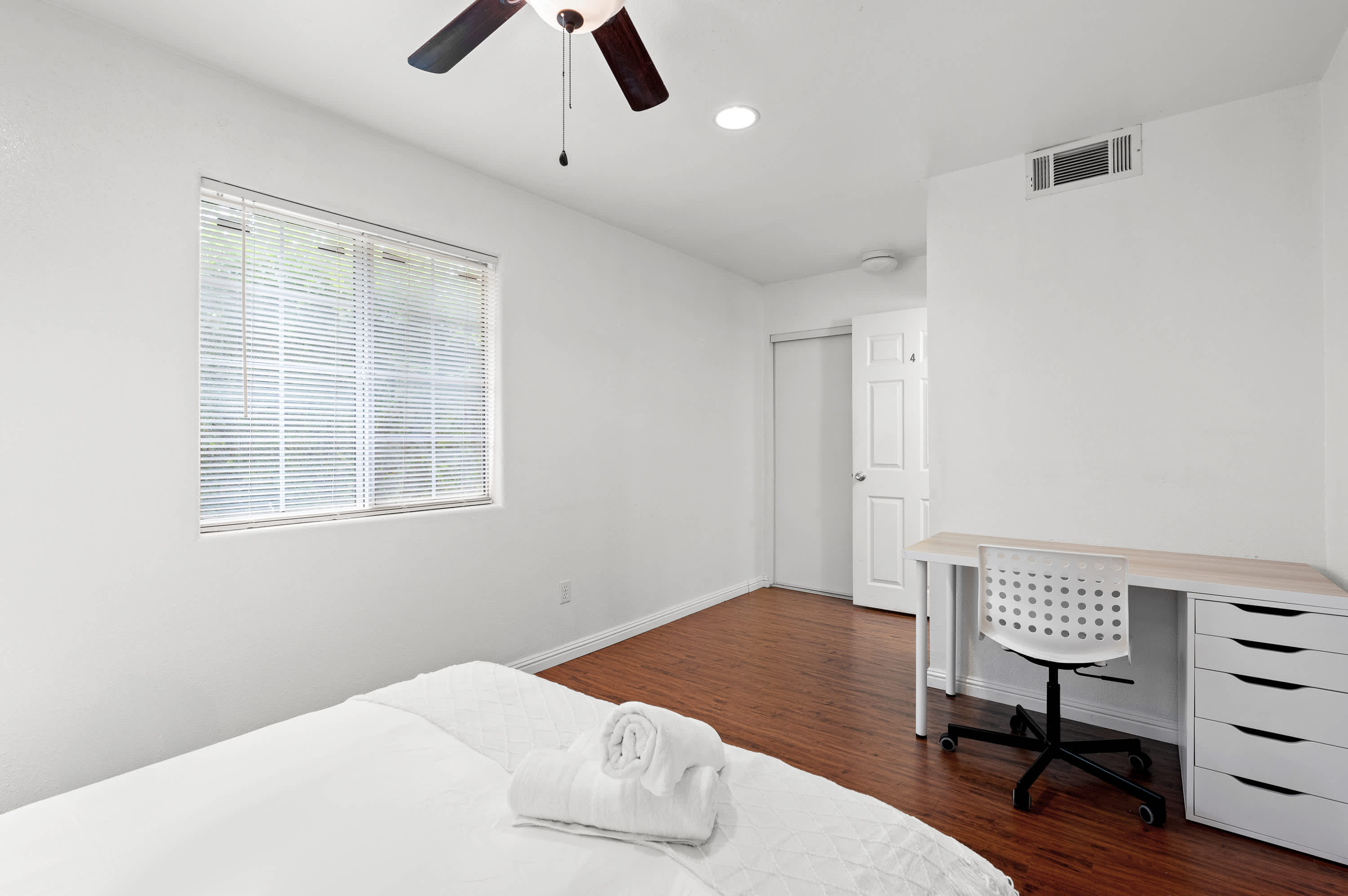 1384 W 37th Pl Unit 4, Los Angeles, CA 90007 photo 2