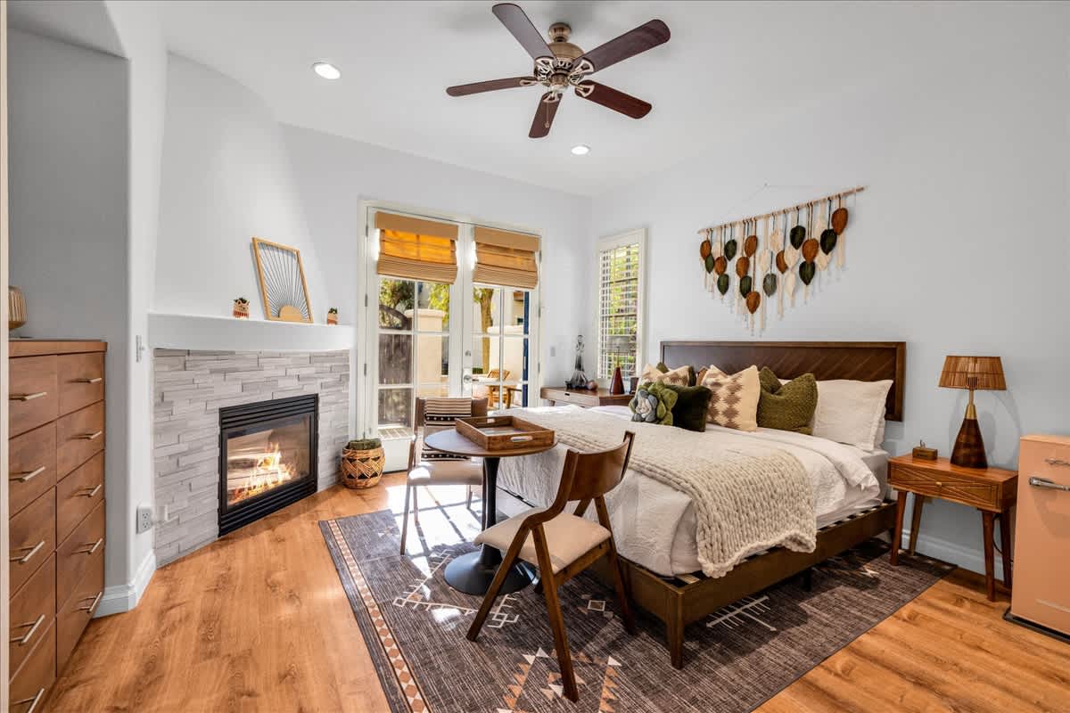 Alluring Desert Haven Studio in La Quinta #C