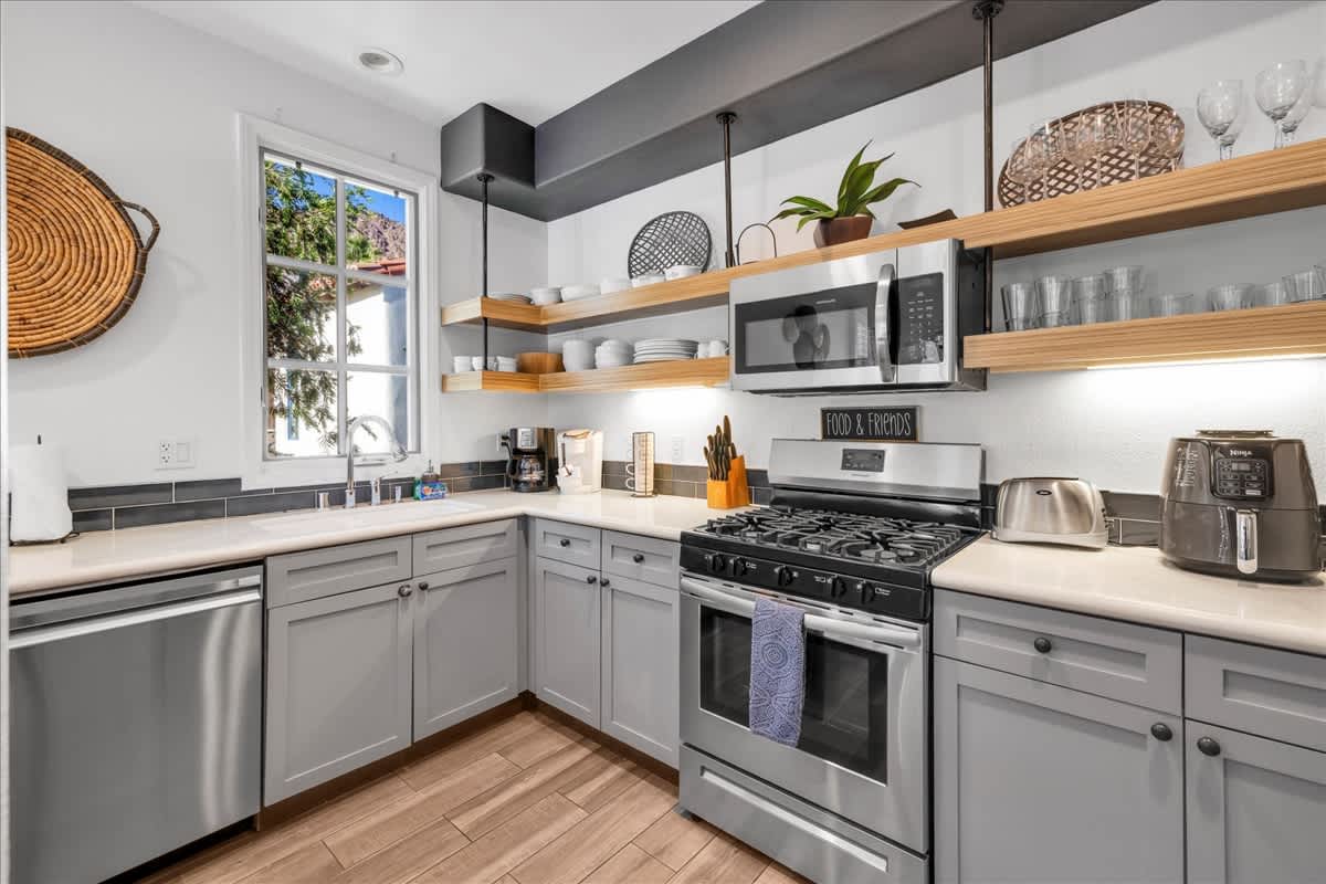 Luxurious Remodeled Villa in La Quinta #A - Photo 2