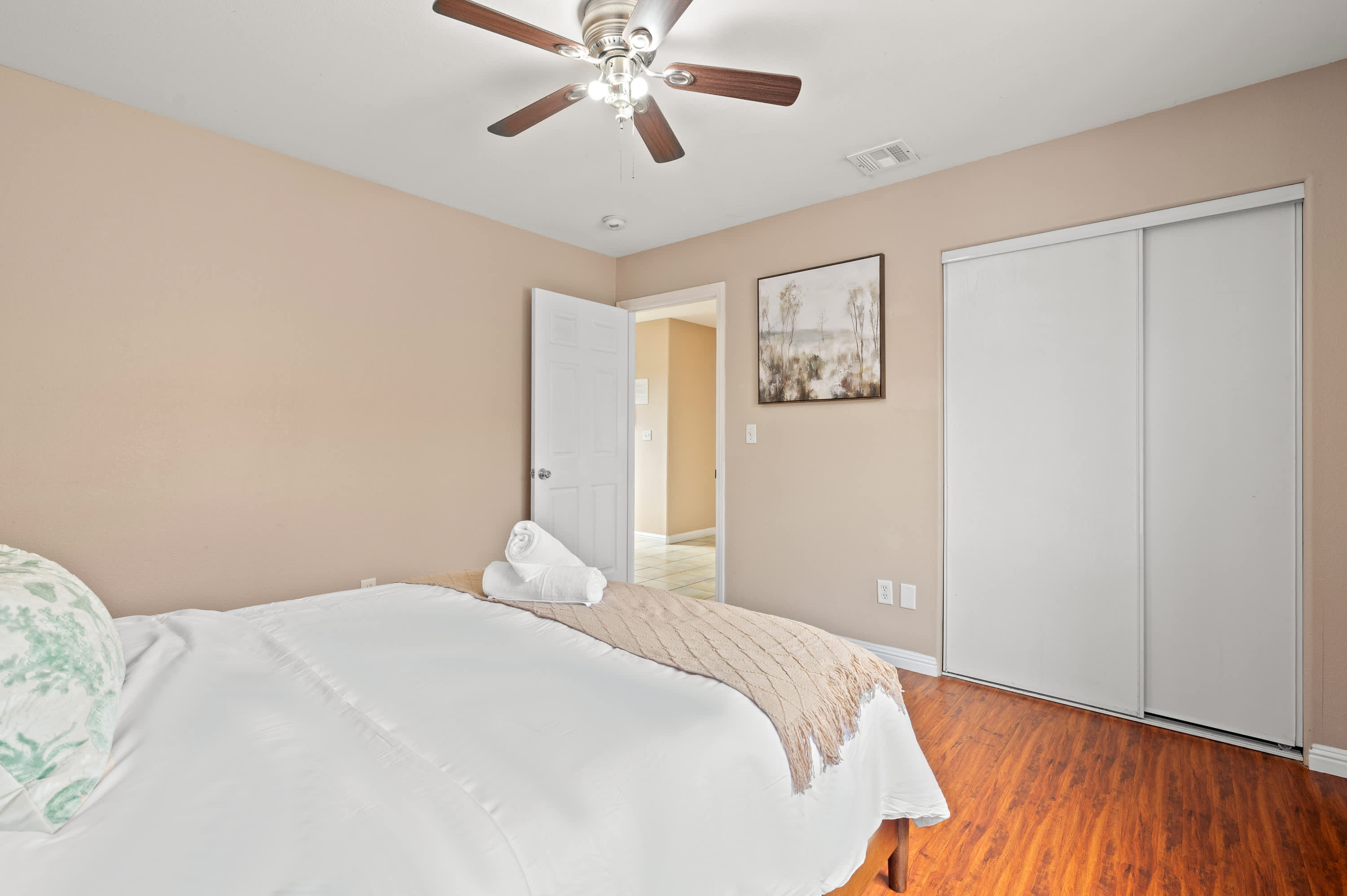 Los Angeles 1 BR Furnished Home photo 2