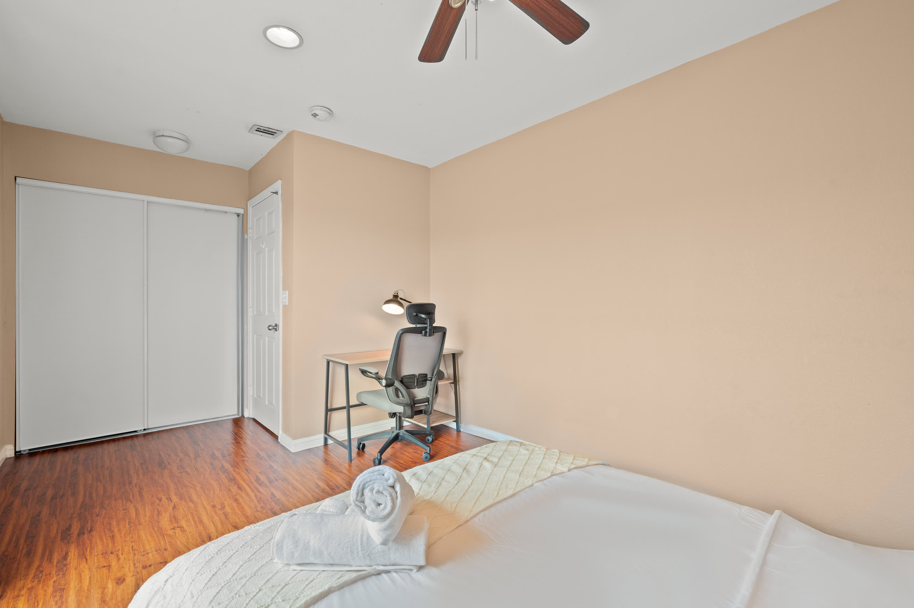 3738 S Normandie Ave Unit 8, Los Angeles, CA 90007 photo 2