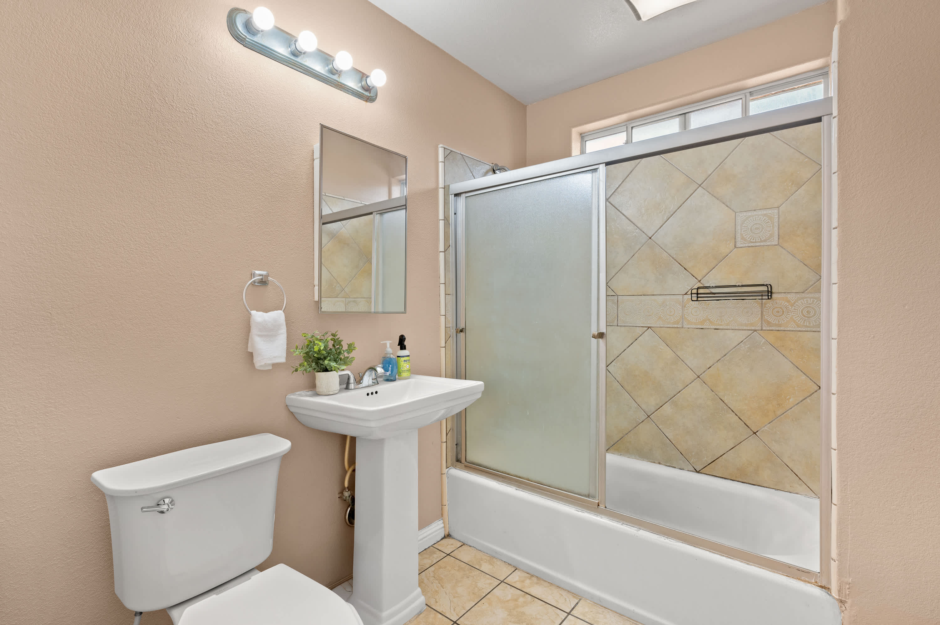 3738 S Normandie Ave Unit 8, Los Angeles, CA 90007 photo 4