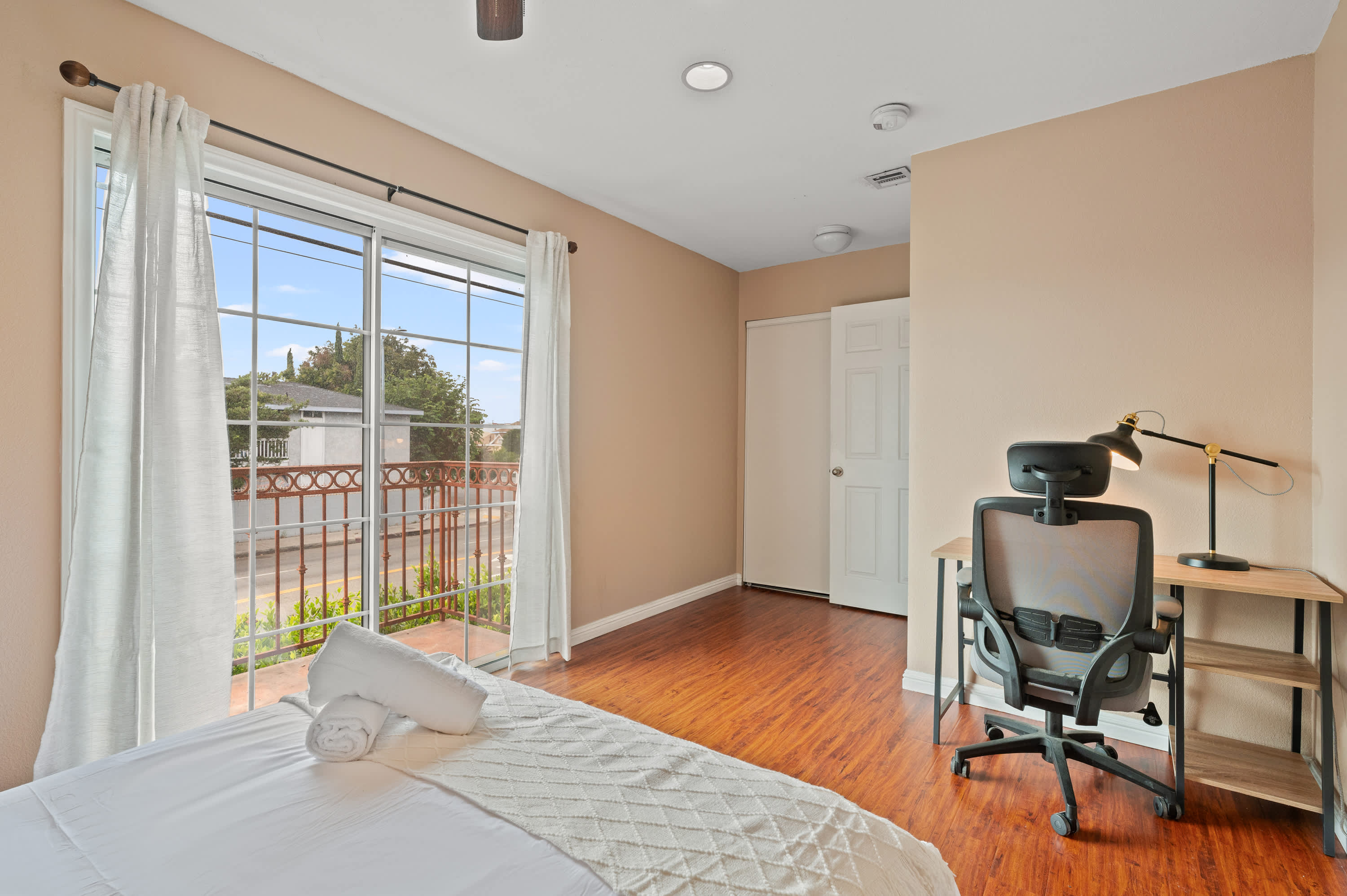 3738 S Normandie Ave Unit 8, Los Angeles, CA 90007 photo 3