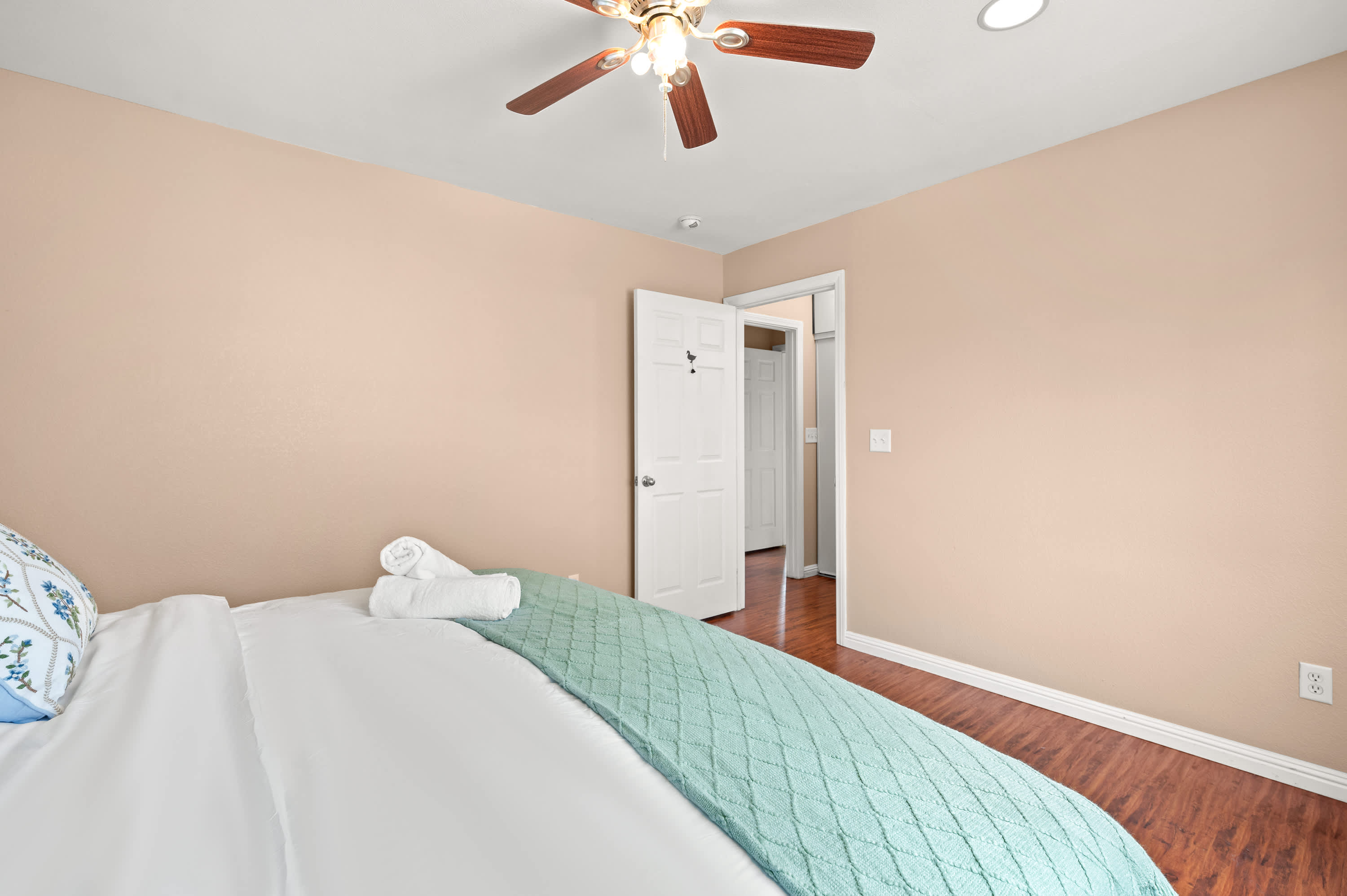 Los Angeles 1 BR Furnished Home photo 3