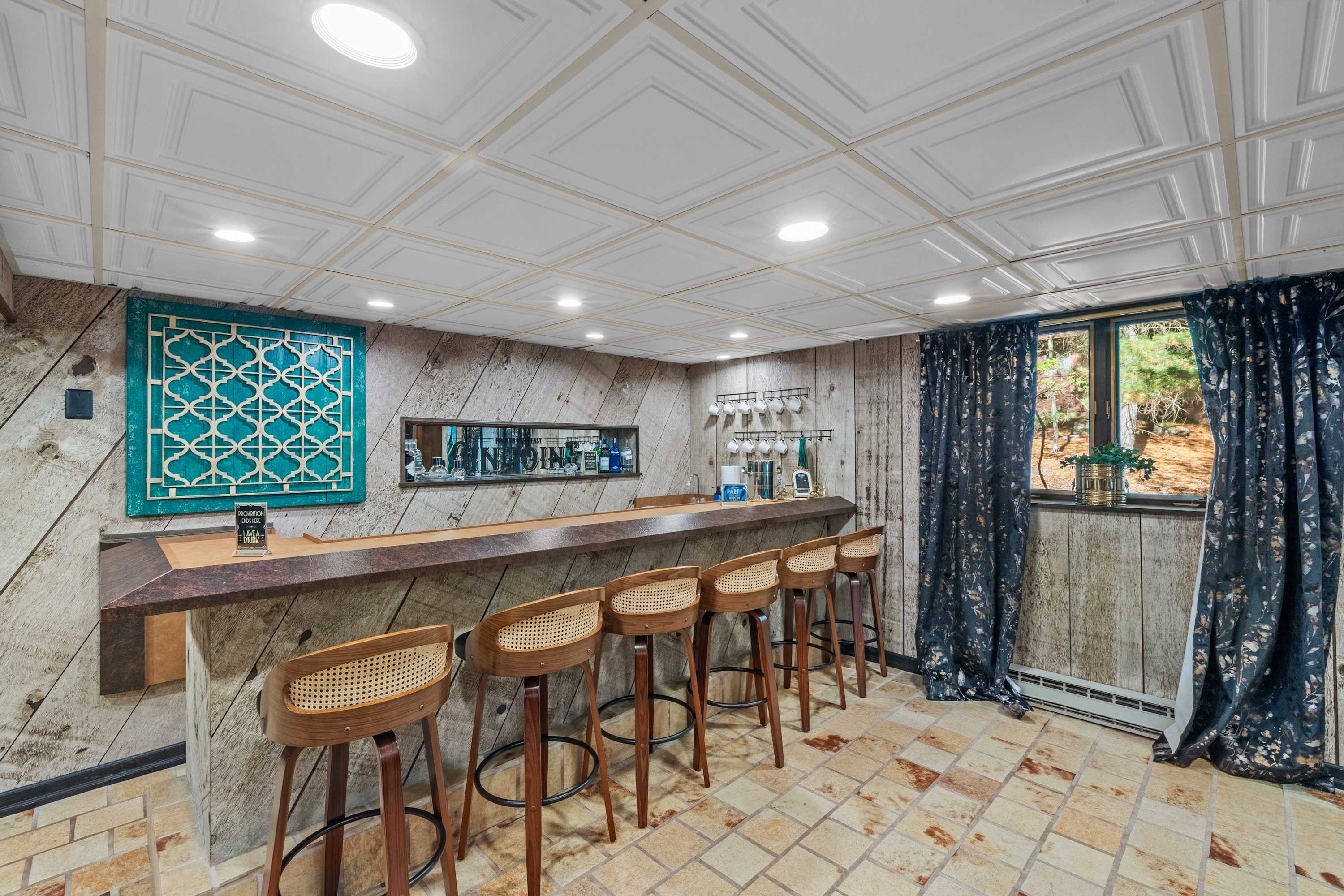 Lake Harmony Speakeasy, Hot Tub, Dog-Friendly Stay