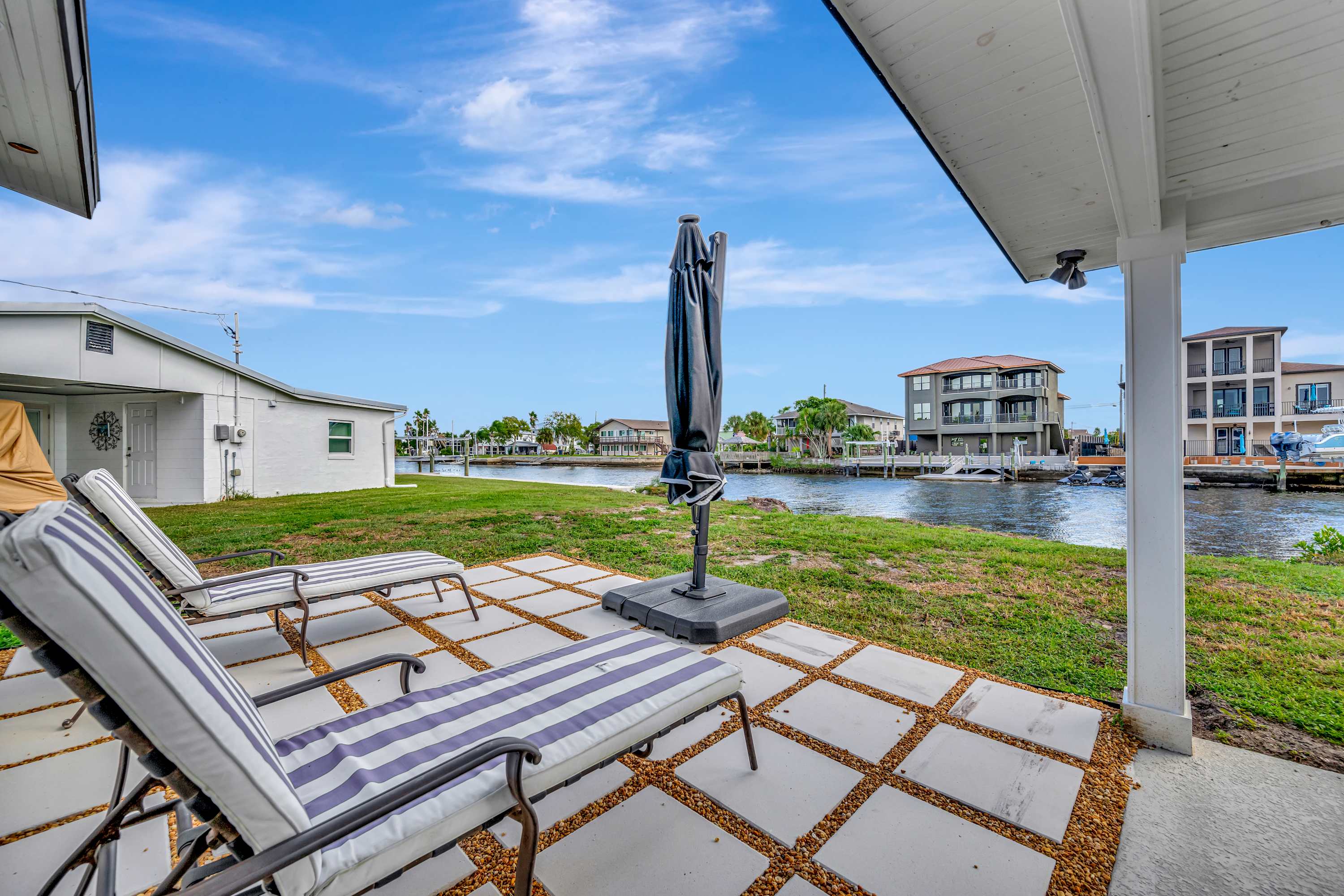 Oyster House, Waterfront 3b, Kayaks, Bikes, Games 6