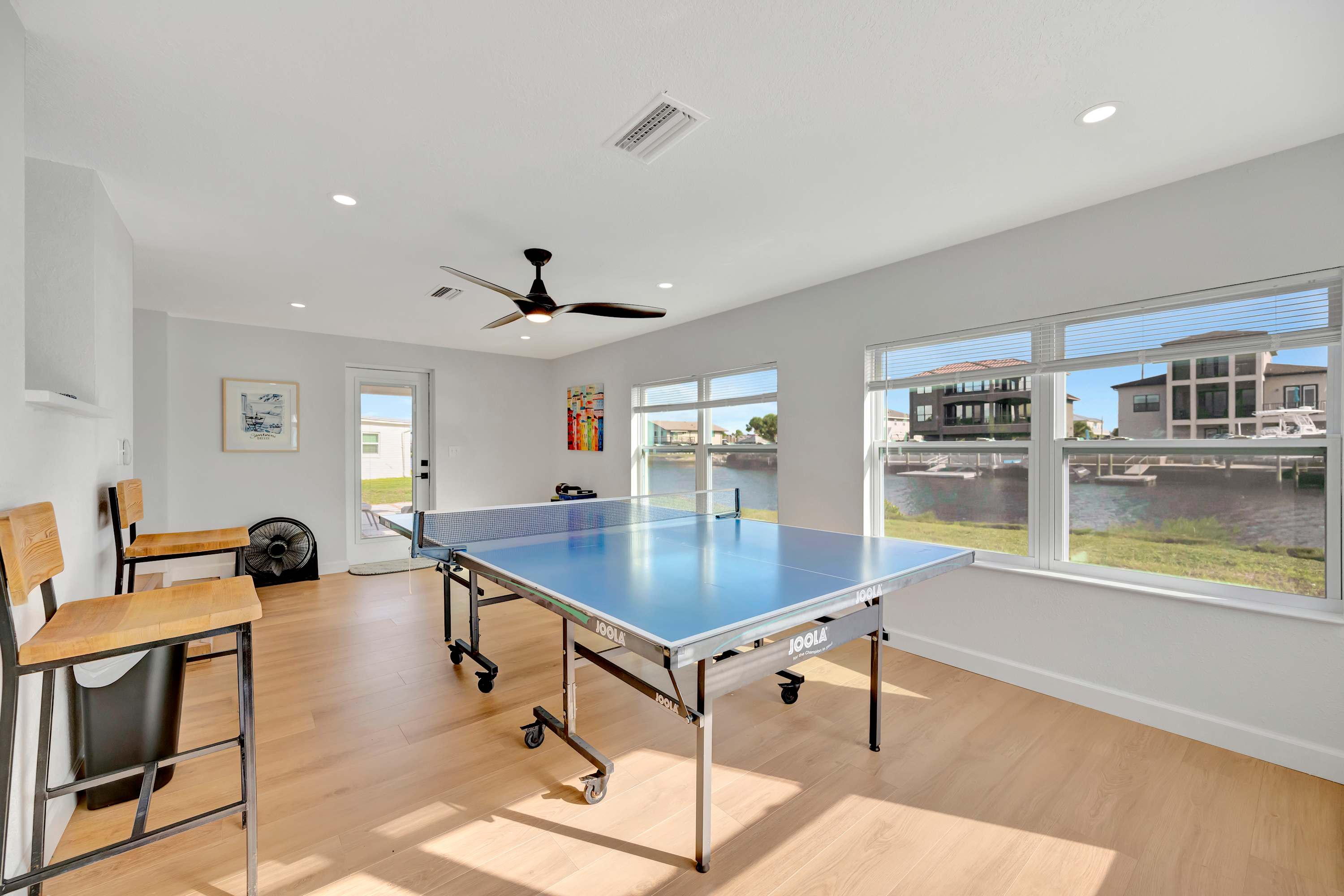 Oyster House, Waterfront 3b, Kayaks, Bikes, Games 2