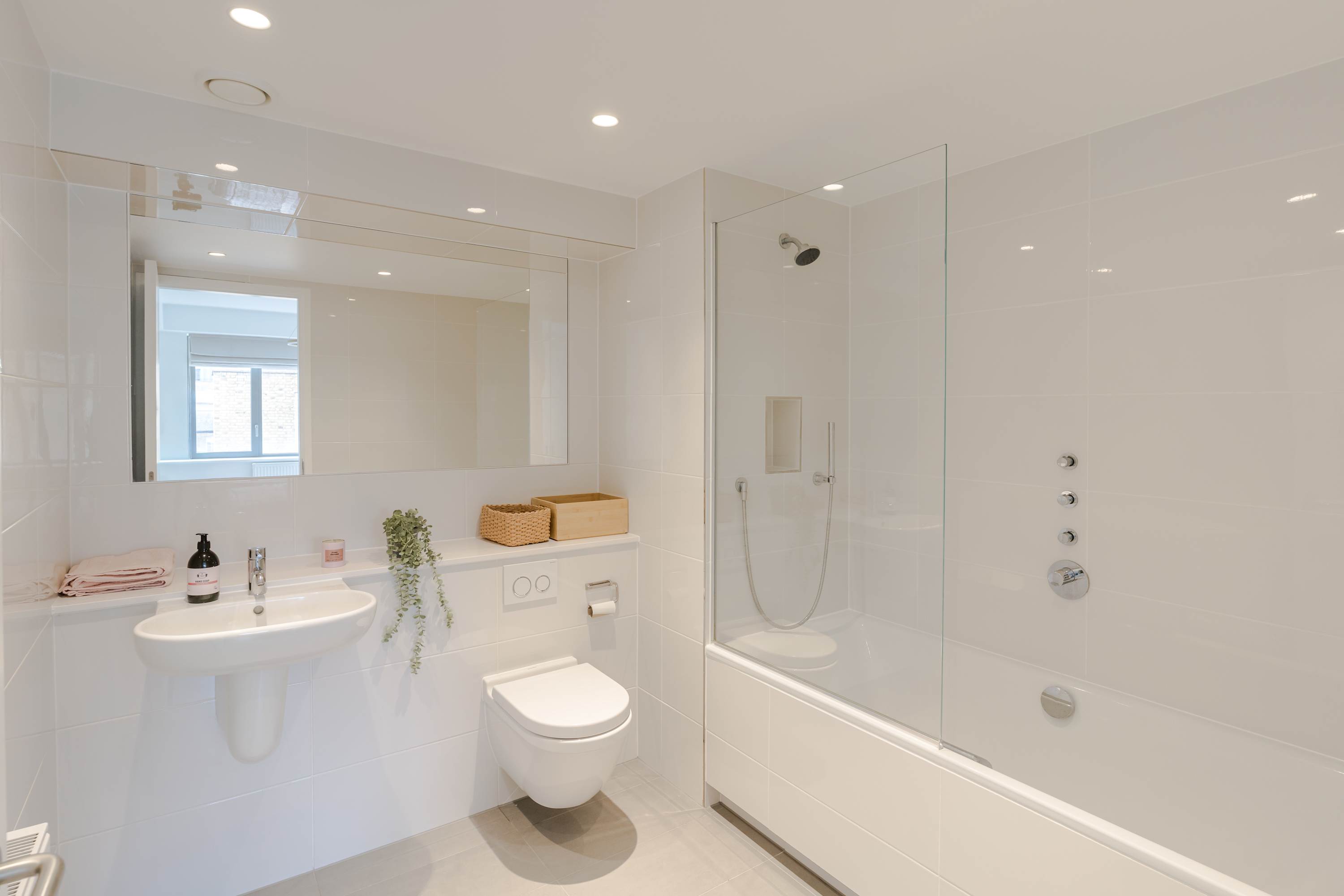 Bright 3-Bed Marylebone Flat · Balcony · Sleeps 7 in Great Portland Street W1W - Property image 9 - VivreStays