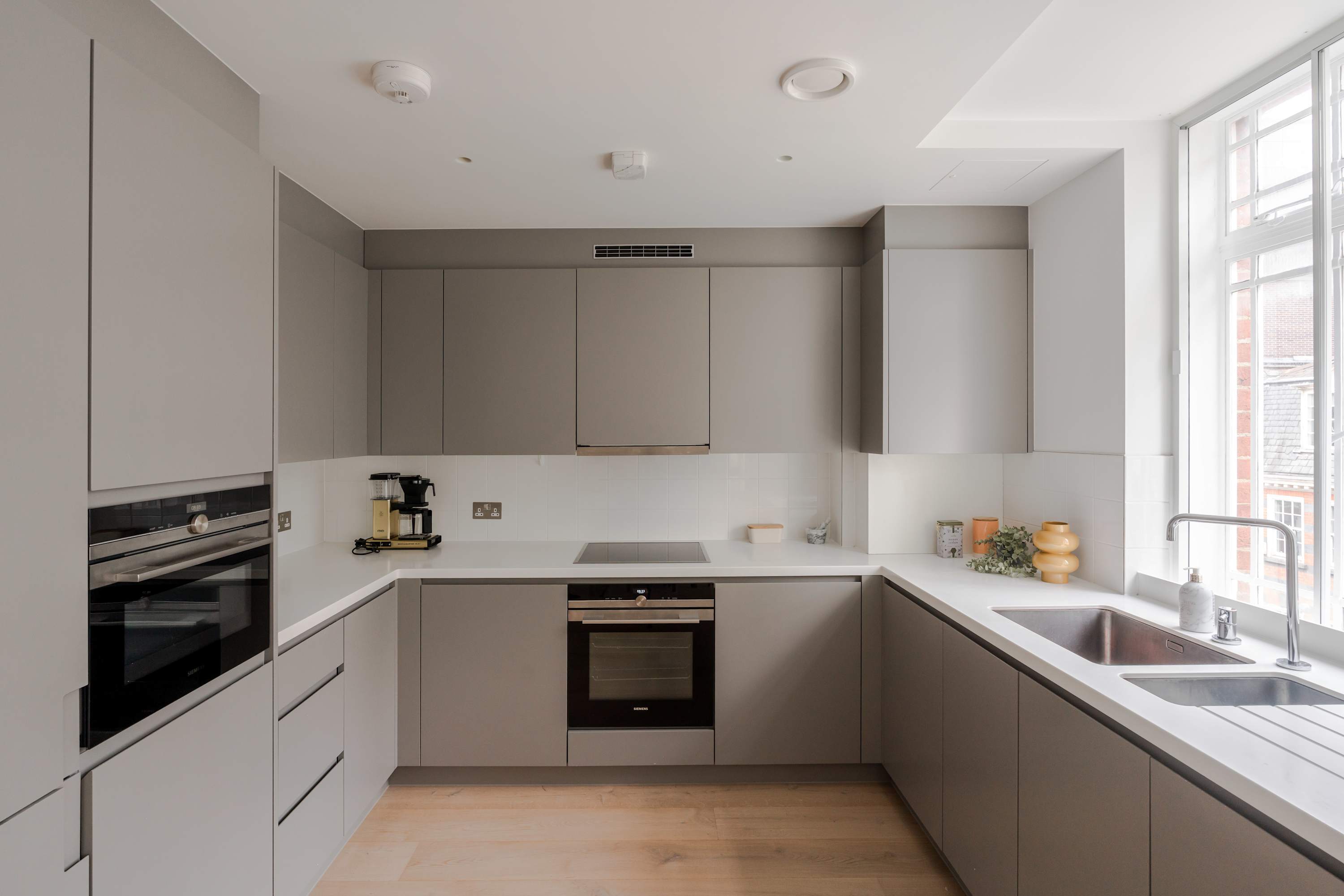 Bright 3-Bed Marylebone Flat · Balcony · Sleeps 7 in Great Portland Street W1W - Property image 18 - VivreStays