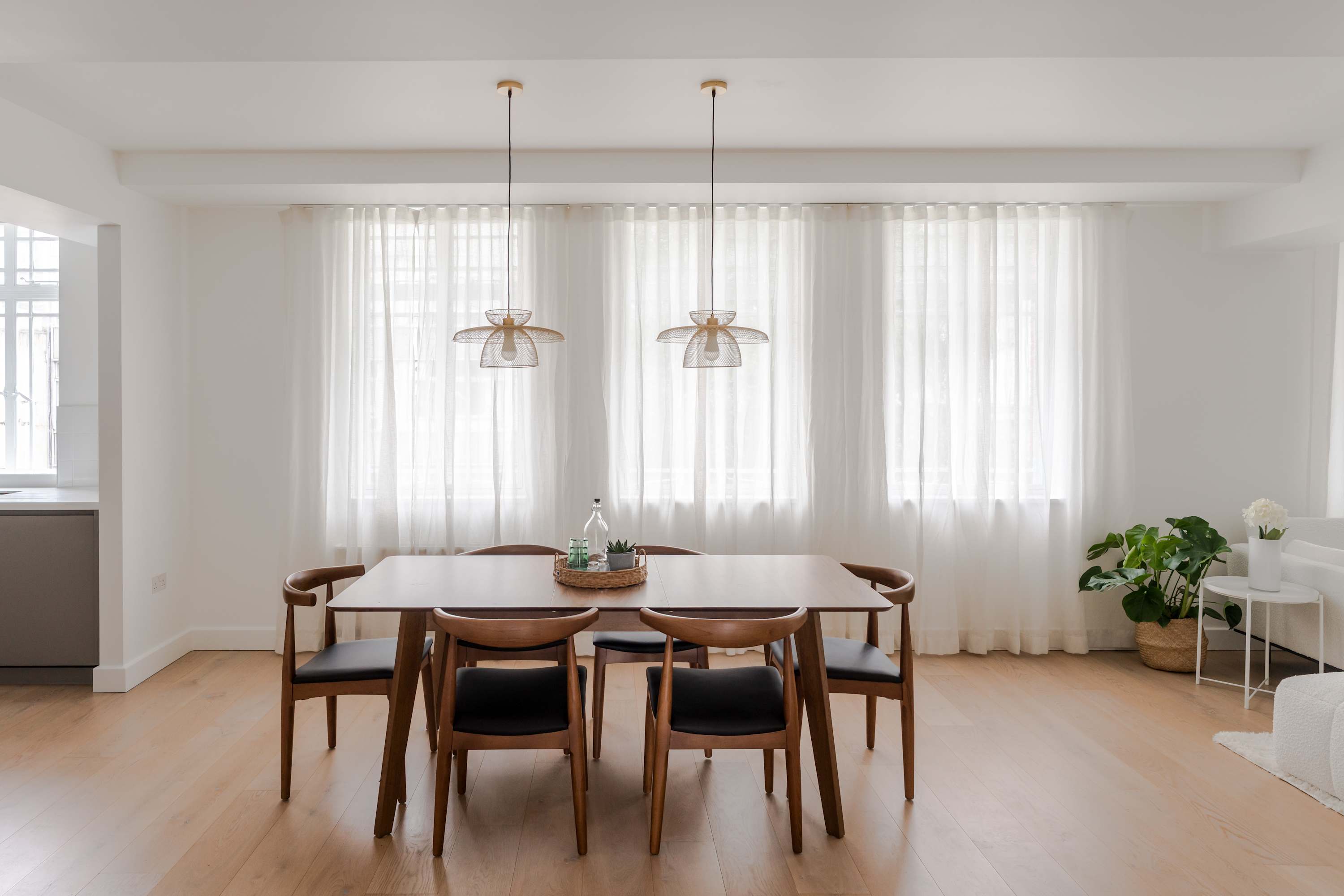 Bright 3-Bed Marylebone Flat · Balcony · Sleeps 7 in Great Portland Street W1W - Property image 2 - VivreStays