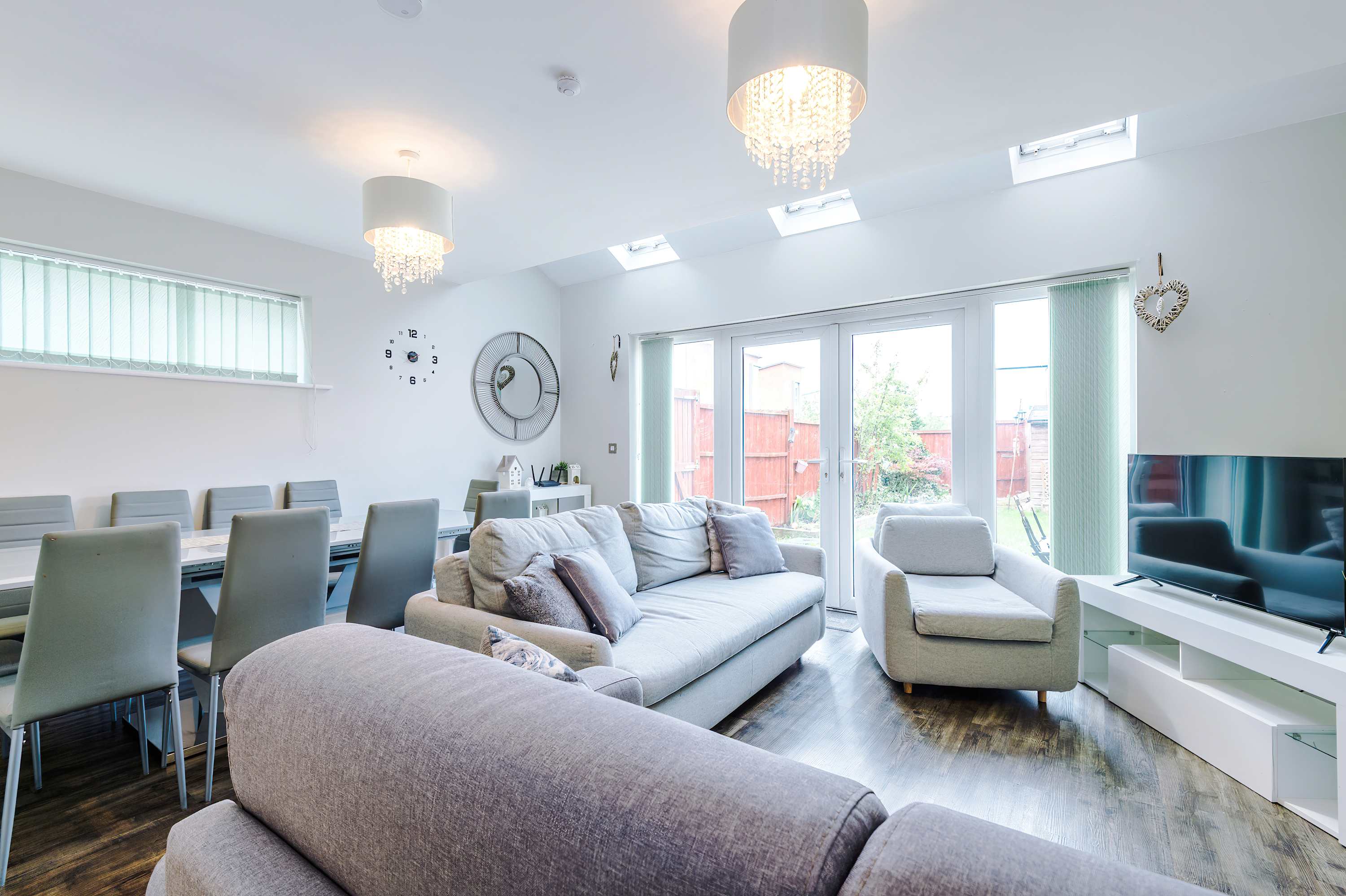 Large Etihad & Co-op Live Townhouse | Free Parking
