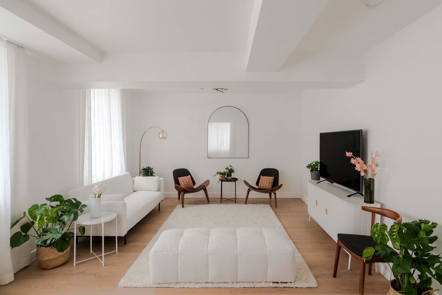 Bright 3-Bed Marylebone Flat · Balcony · Sleeps 7 in Great Portland Street W1W - Property image 5 - VivreStays