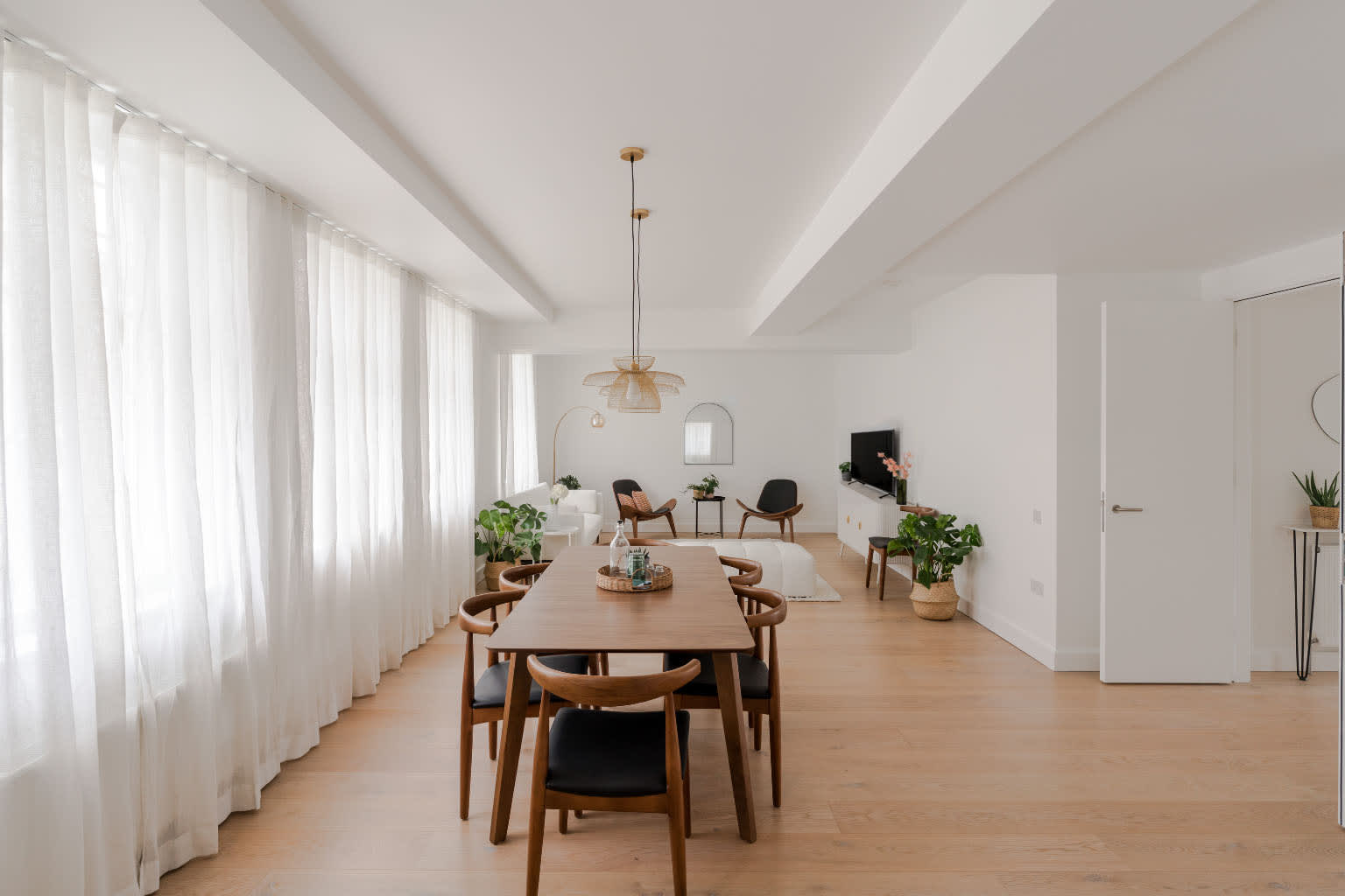 Bright 3-Bed Marylebone Flat · Balcony · Sleeps 7 in Great Portland Street W1W - Property image 7 - VivreStays