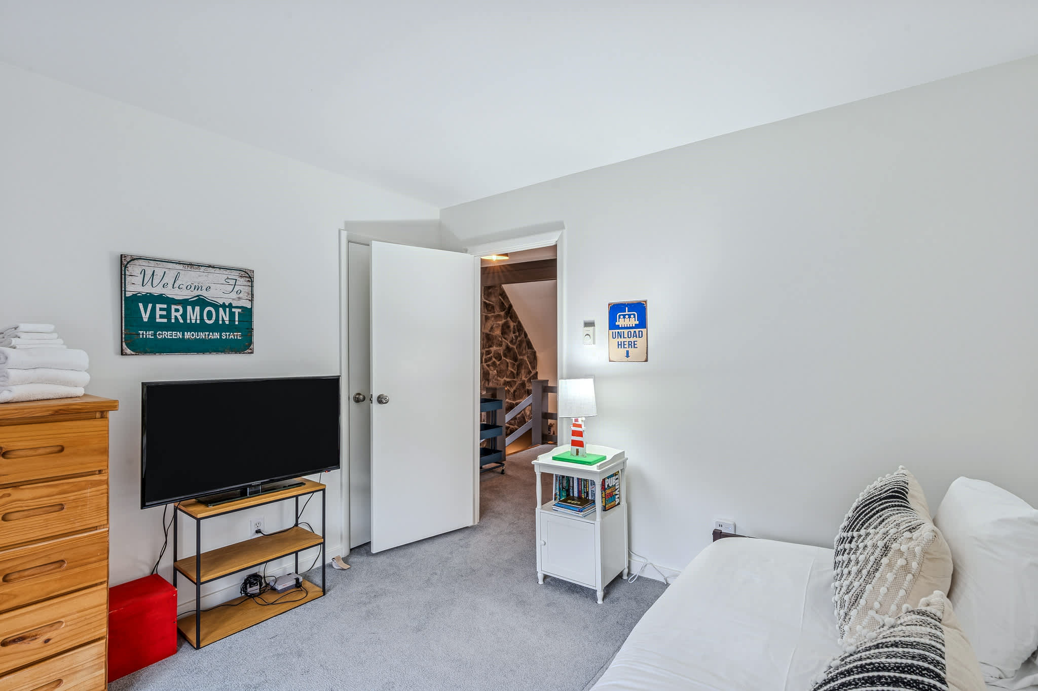 Steps to Ski Hill, Game Room, Club | Kingswood 6F