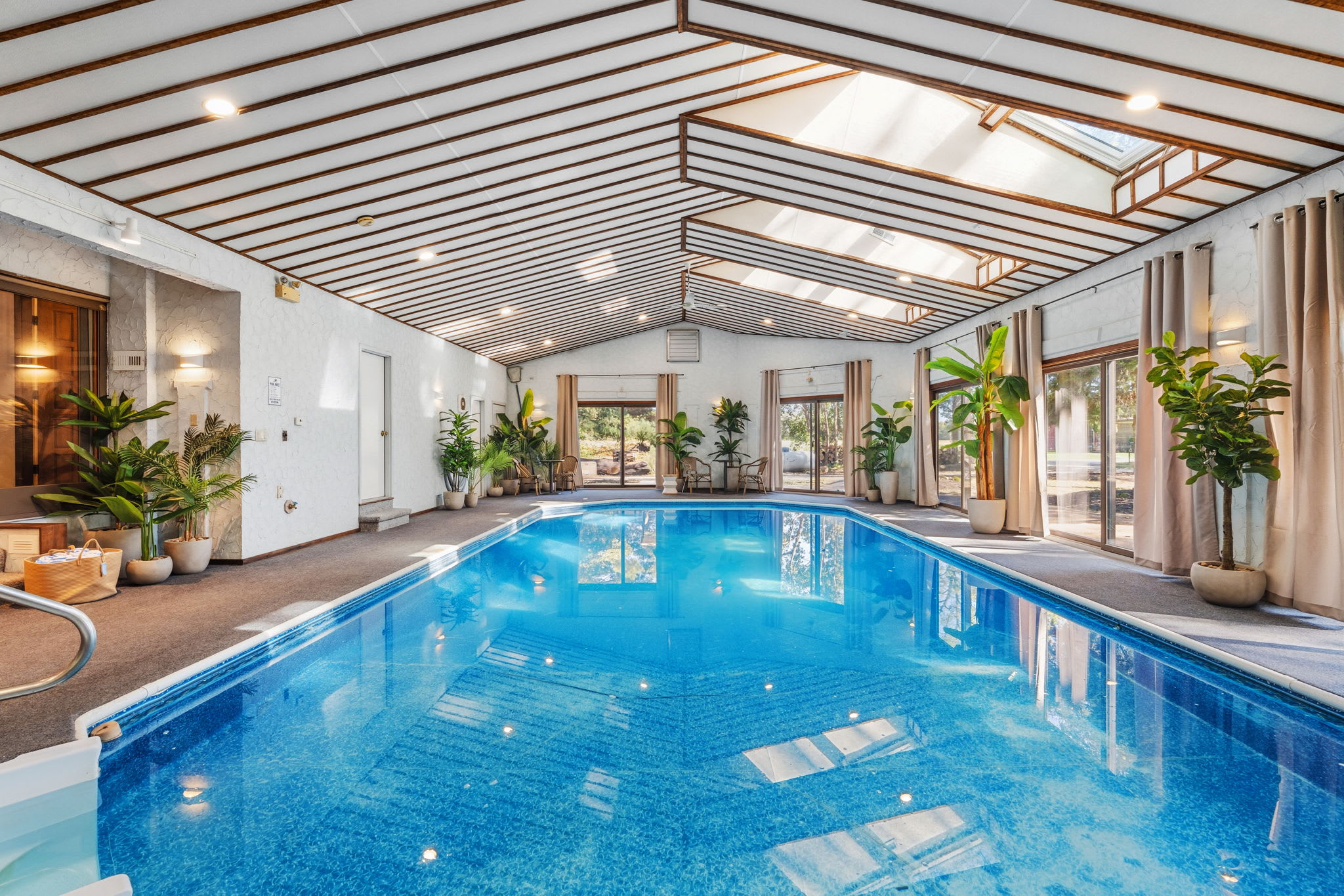 Deer Run Lodge/Indoor Pool/Basketball/Hot Tub — Terre Haute, IN — vacation rental