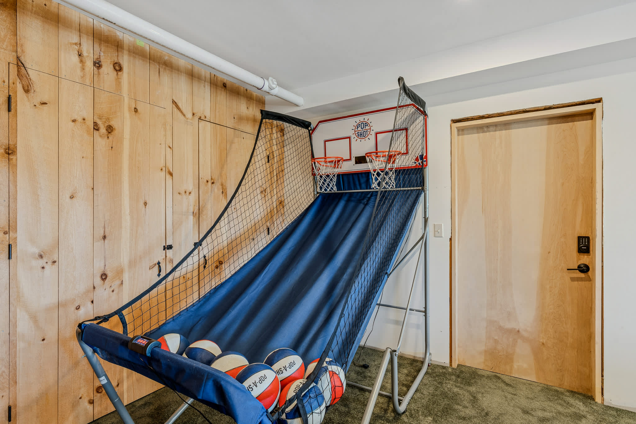 Hot Tub, Firepit, Mtn Views! | Spruce Moose Lodge