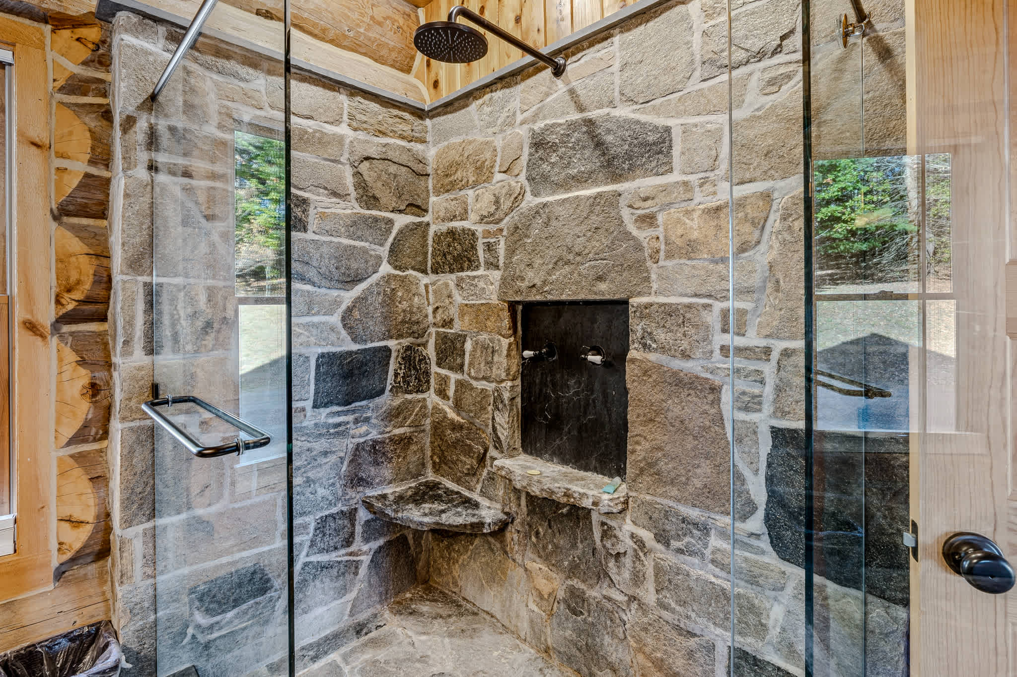 Hot Tub, Firepit, Mtn Views! | Spruce Moose Lodge