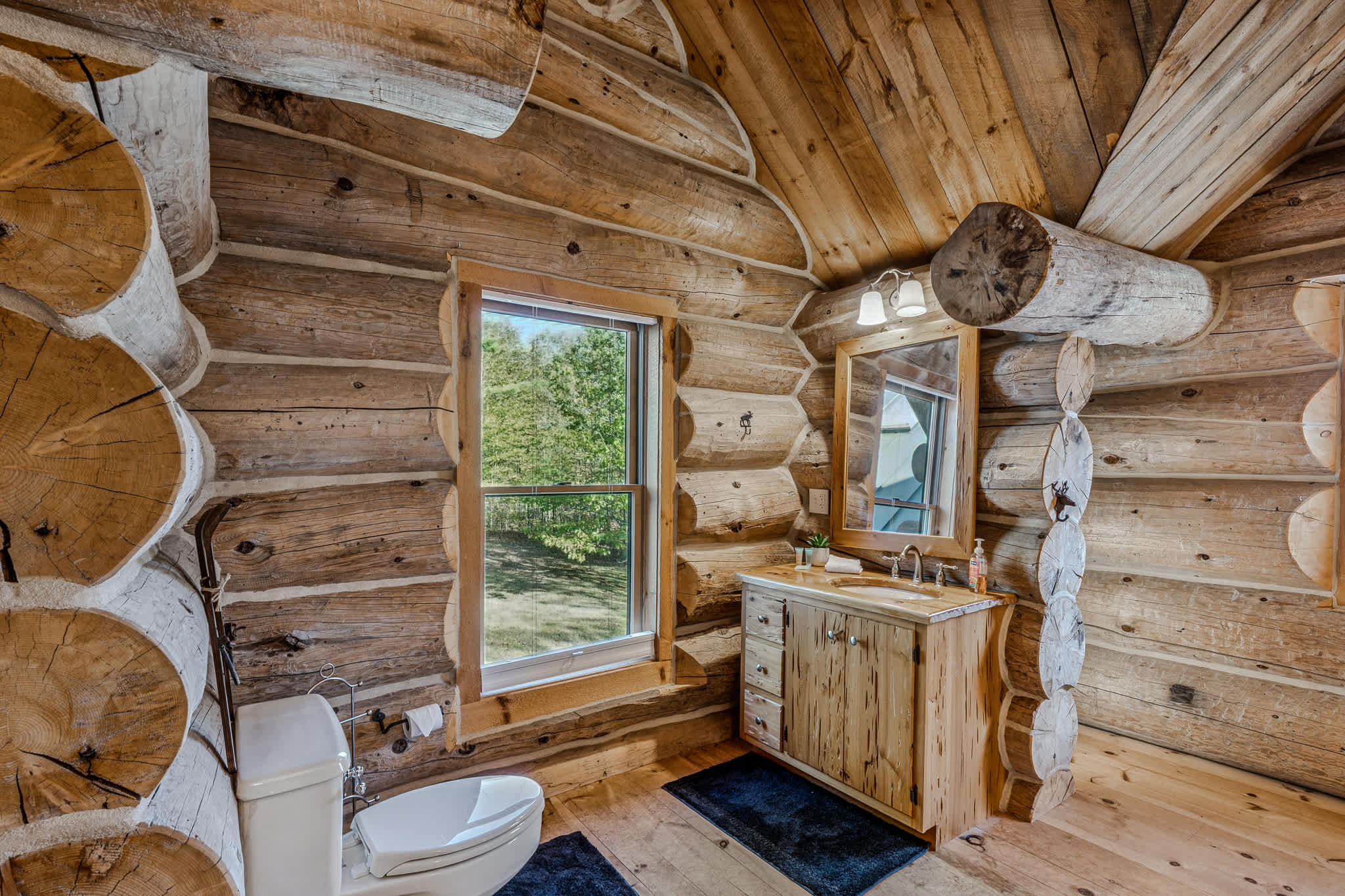 Hot Tub, Firepit, Mtn Views! | Spruce Moose Lodge