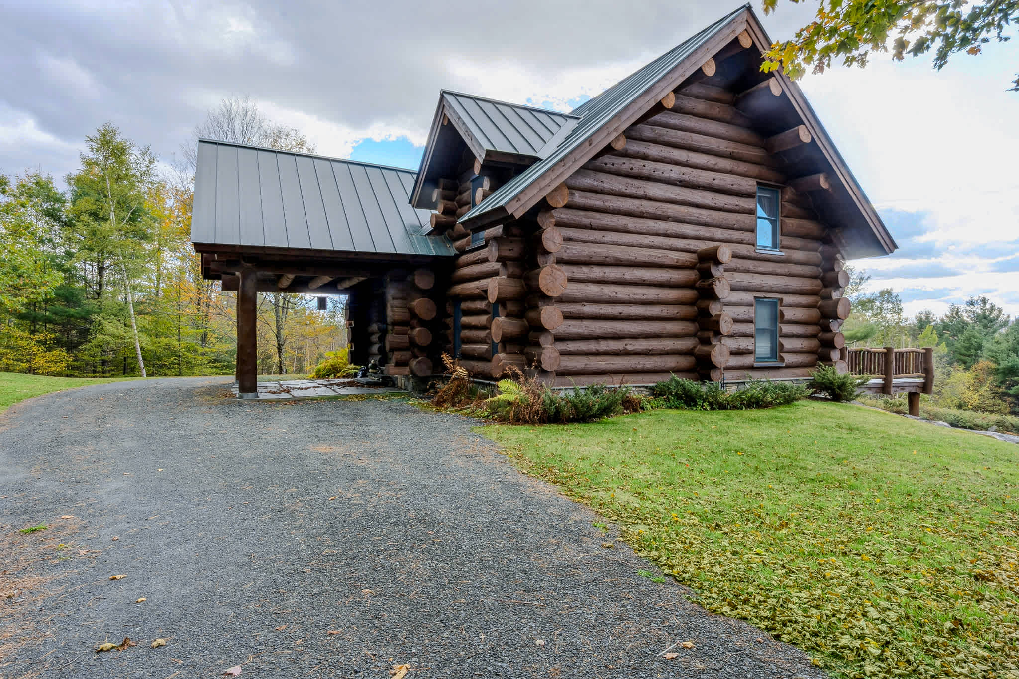 Hot Tub, Firepit, Mtn Views! | Spruce Moose Lodge
