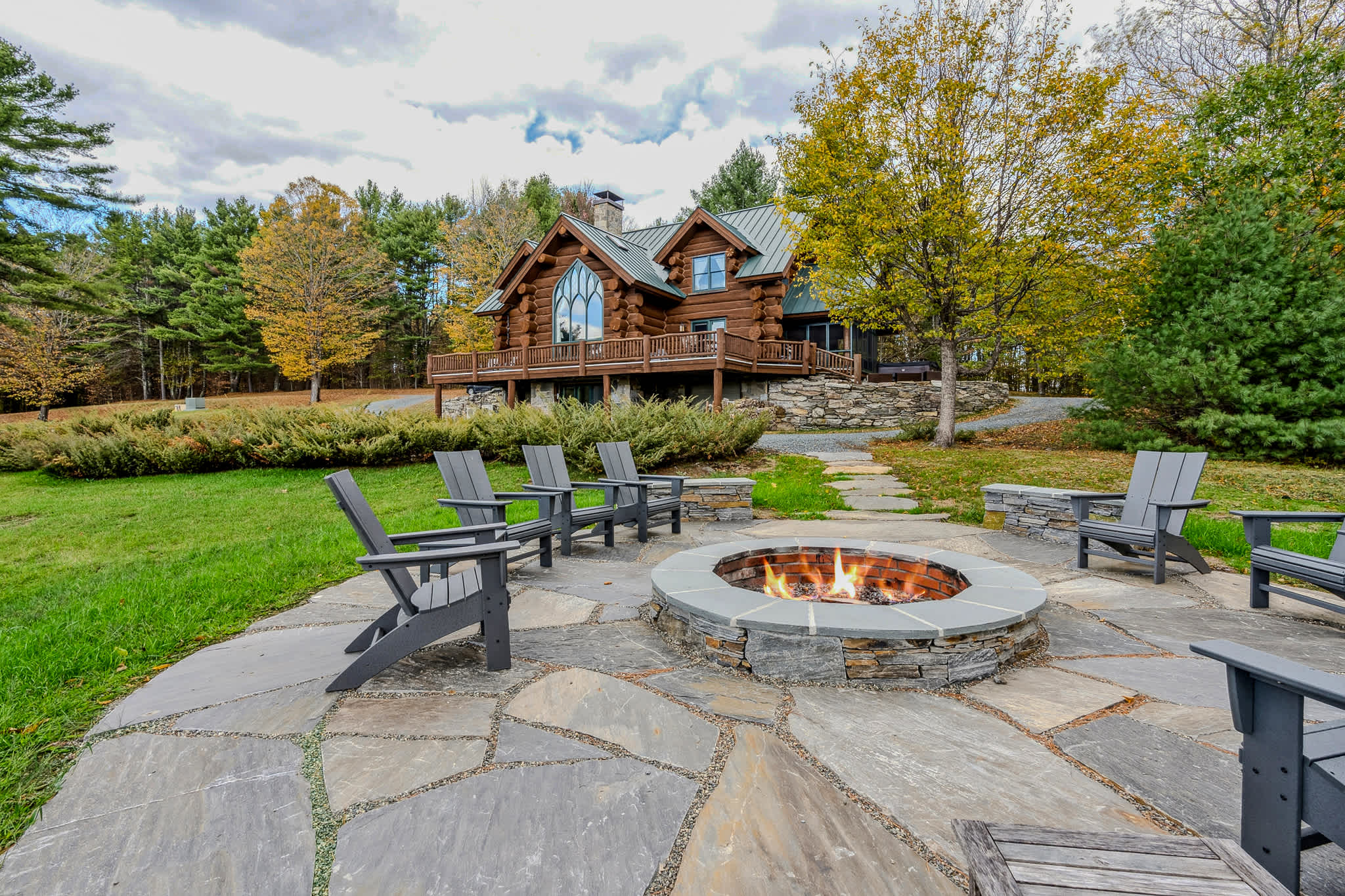 Hot Tub, Firepit, Mtn Views! | Spruce Moose Lodge