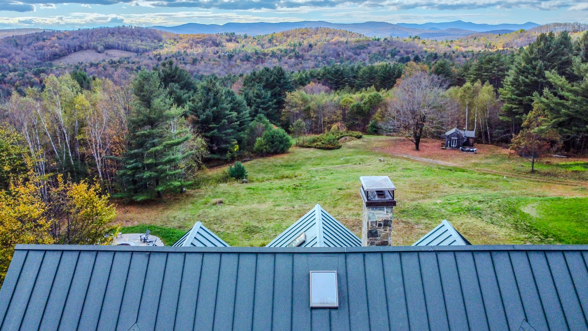 Hot Tub, Firepit, Mtn Views! | Spruce Moose Lodge