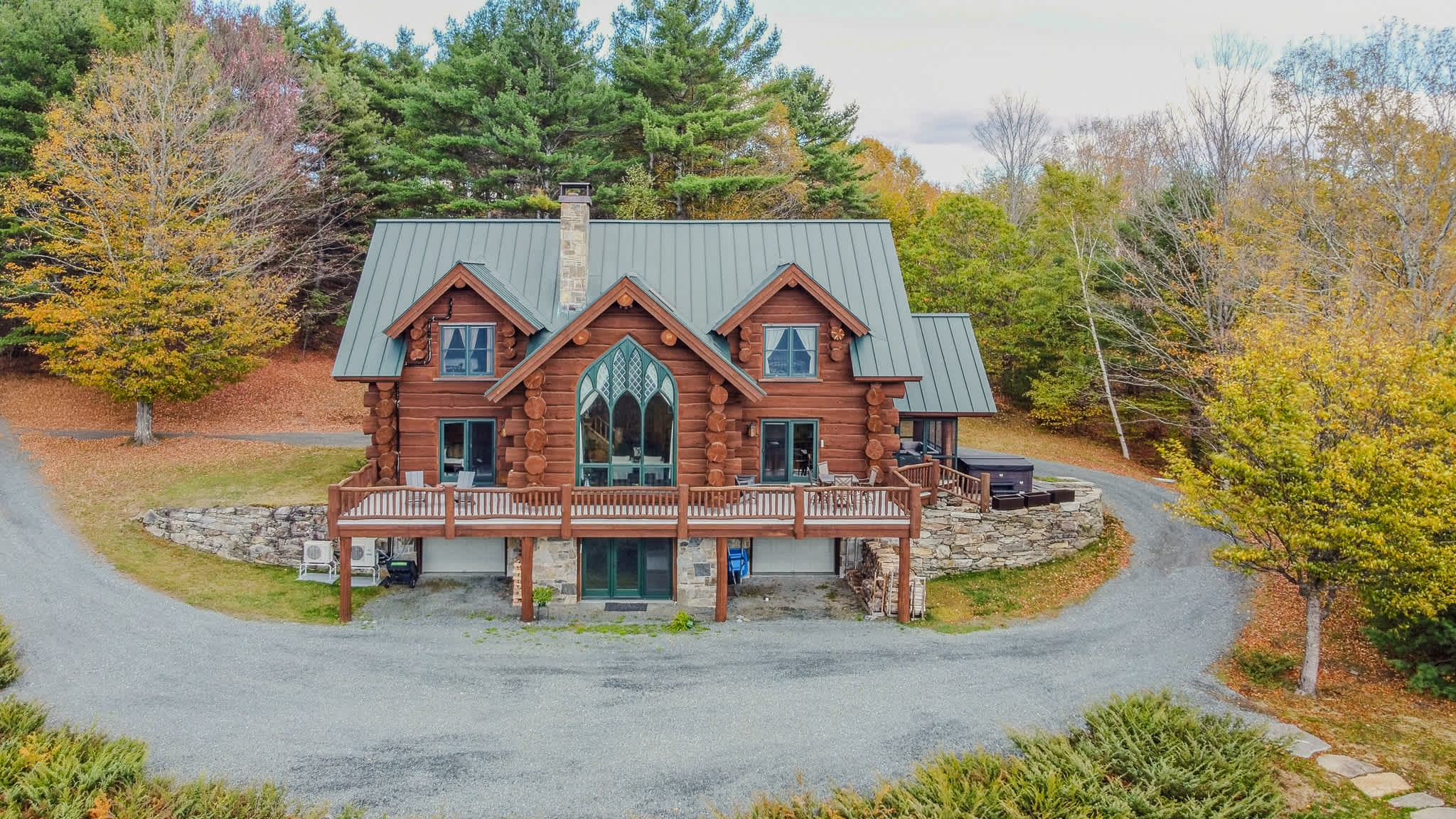 Hot Tub, Firepit, Mtn Views! | Spruce Moose Lodge