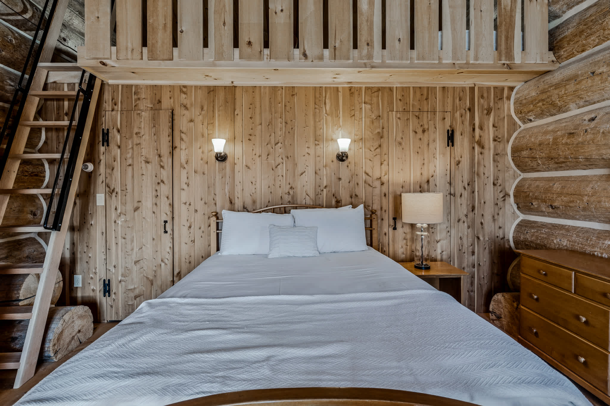 Hot Tub, Firepit, Mtn Views! | Spruce Moose Lodge