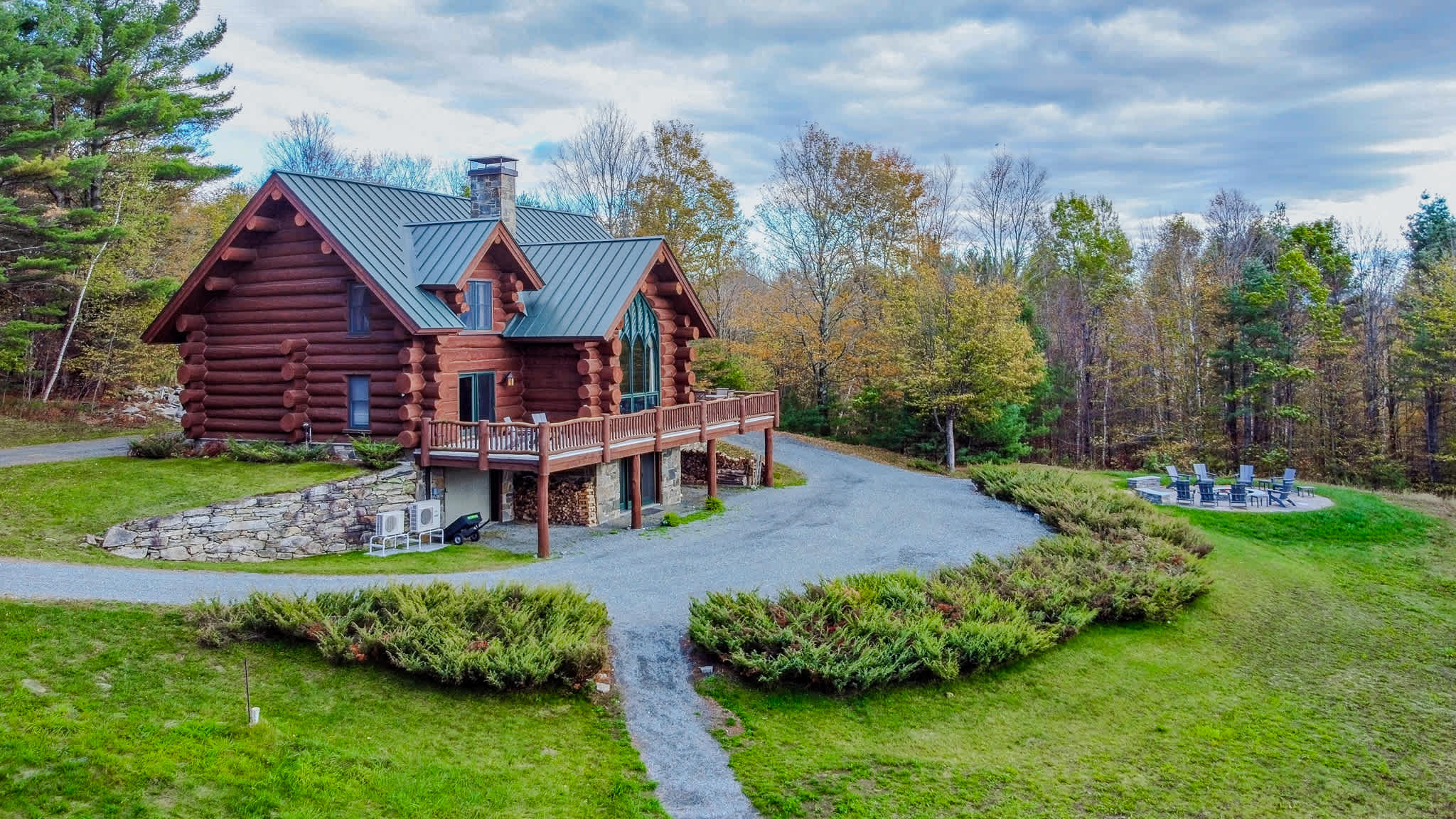 Hot Tub, Firepit, Mtn Views! | Spruce Moose Lodge