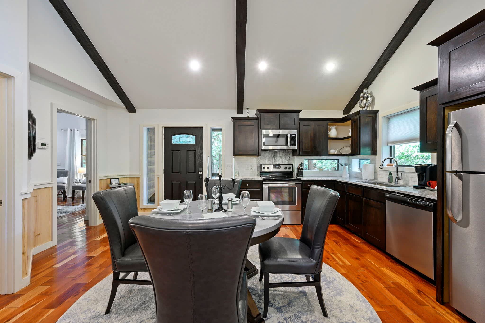 Silverbrook - 2 king suites - surrounded by trees 4