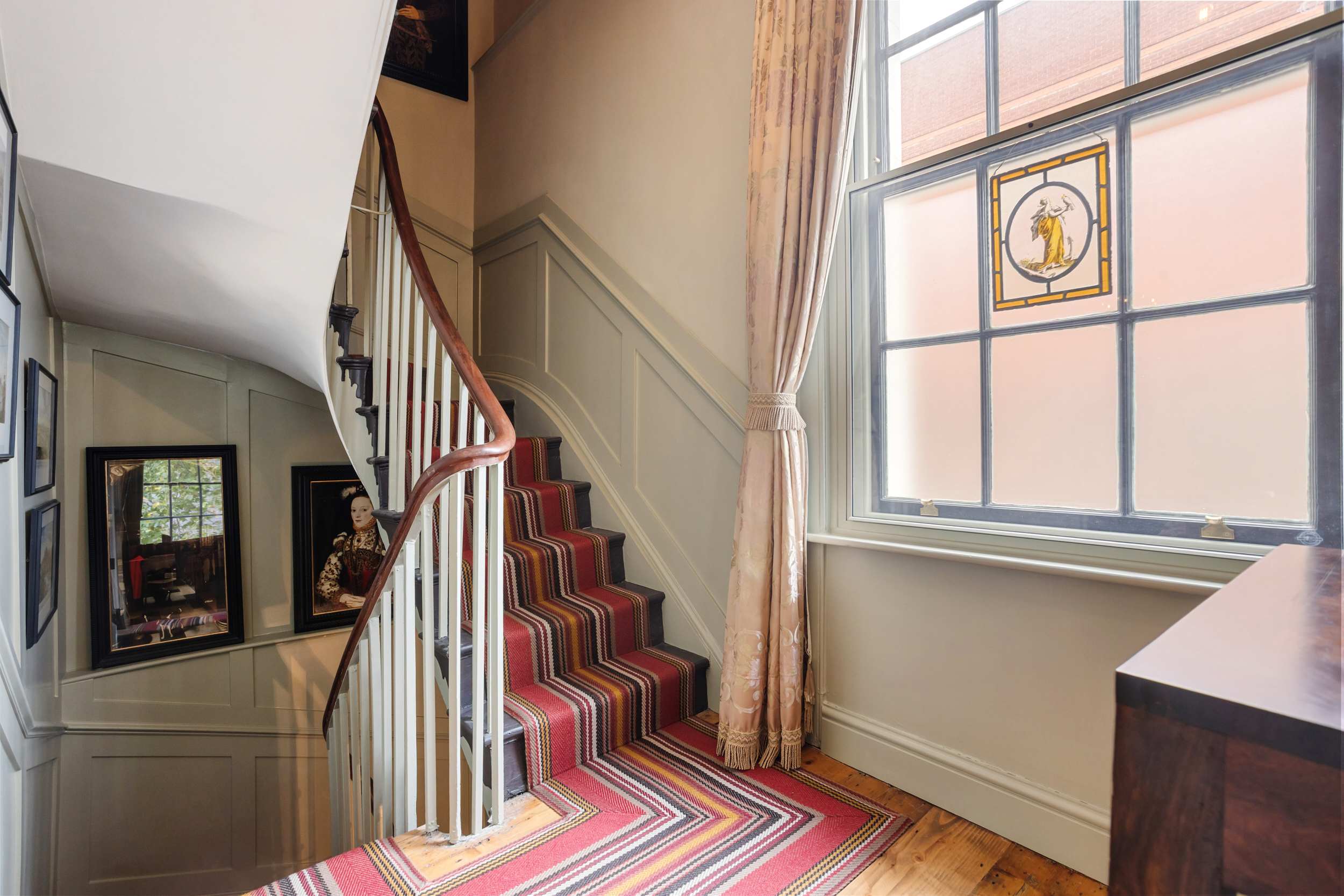 1820s 4BR Townhouse Sleeps 9 Near Tube by Omega in Bow Road 23 E3 2AD - Property image 3 - VivreStays