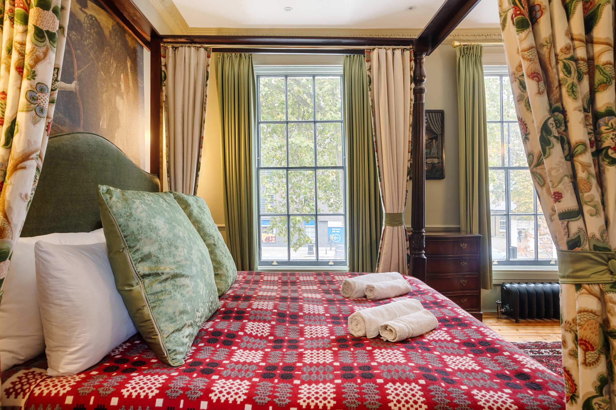 1820s 4BR Townhouse Sleeps 9 Near Tube by Omega in Bow Road 23 E3 2AD - Property image 25 - VivreStays