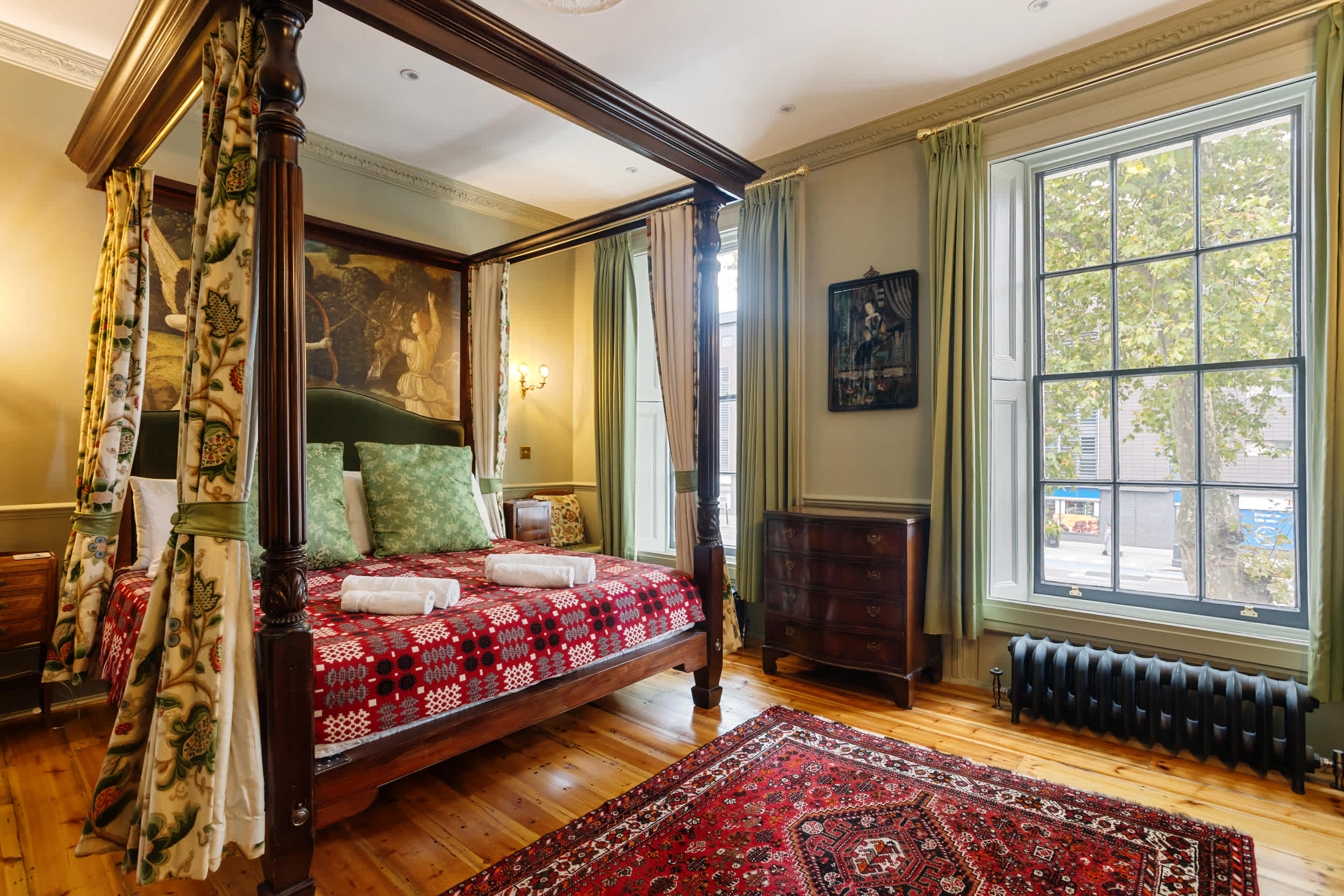 1820s 4BR Townhouse Sleeps 9 Near Tube by Omega in Bow Road 23 E3 2AD - Property image 2 - VivreStays