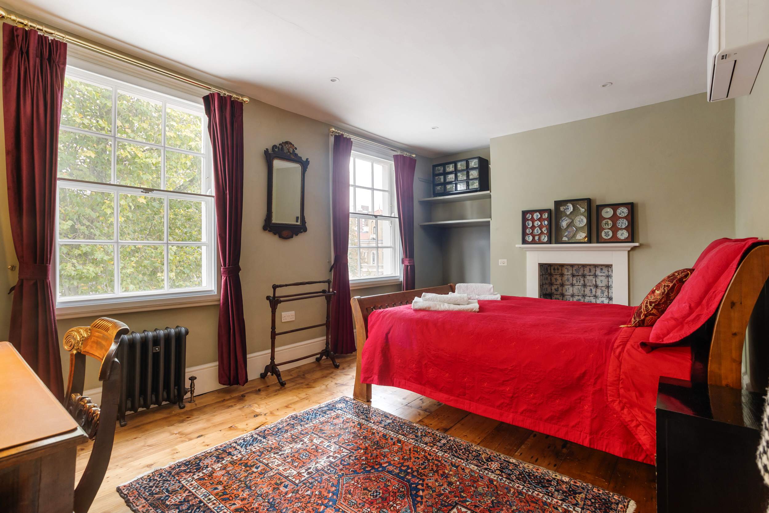 1820s 4BR Townhouse Sleeps 9 Near Tube by Omega in Bow Road 23 E3 2AD - Property image 10 - VivreStays