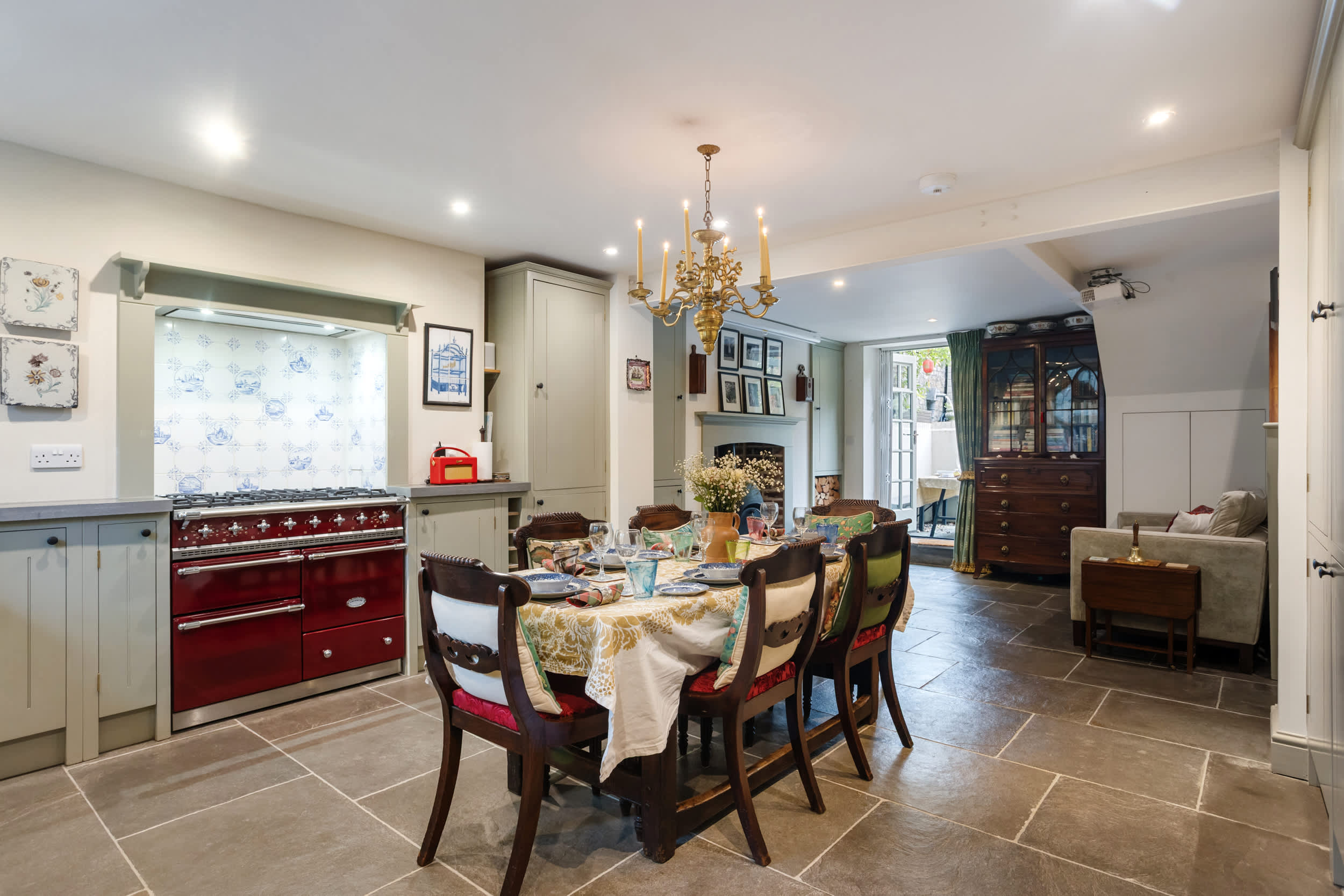 1820s 4BR Townhouse Sleeps 9 Near Tube by Omega in Bow Road 23 E3 2AD - Property image 6 - VivreStays