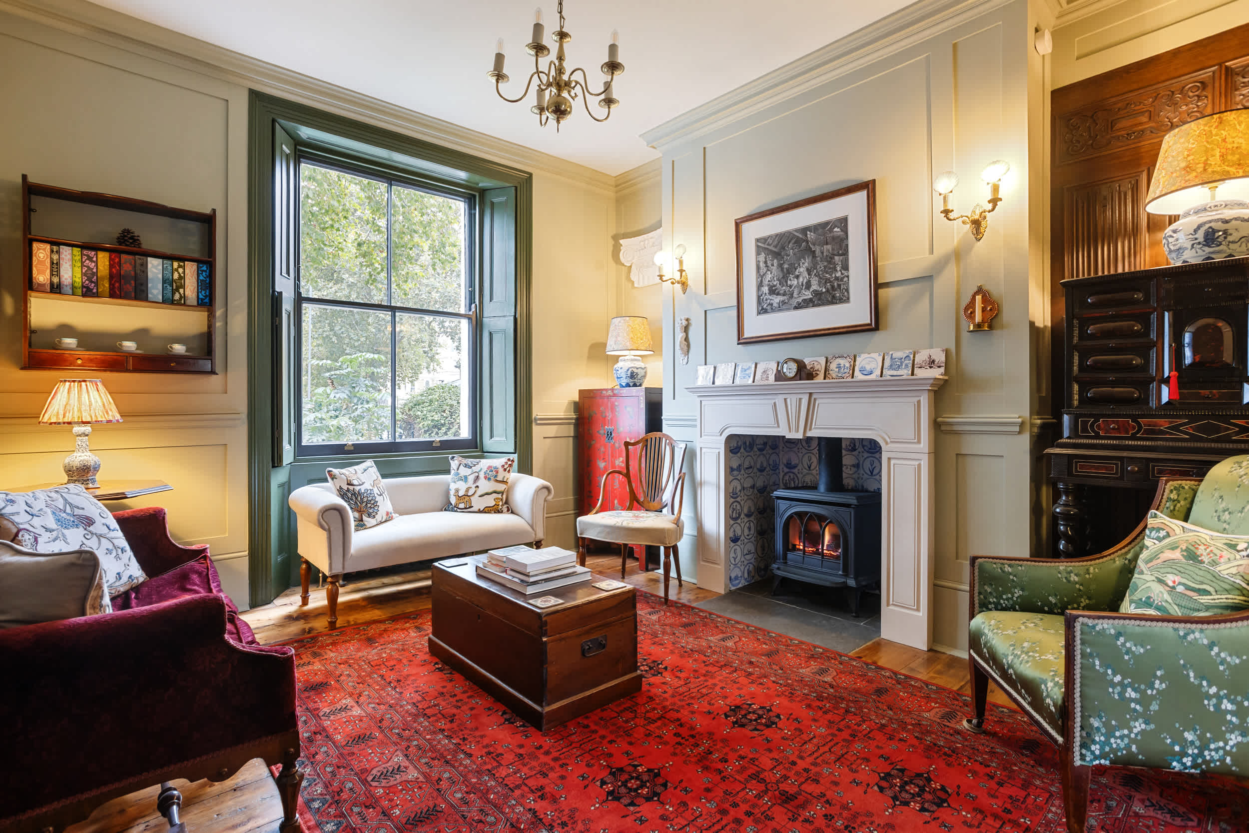 View 1820s 4BR Townhouse Sleeps 9 Near Tube by Omega 1820s 4BR Townhouse Sleeps 9 Near Tube by Omega serviced apartment - UK - VivreStays