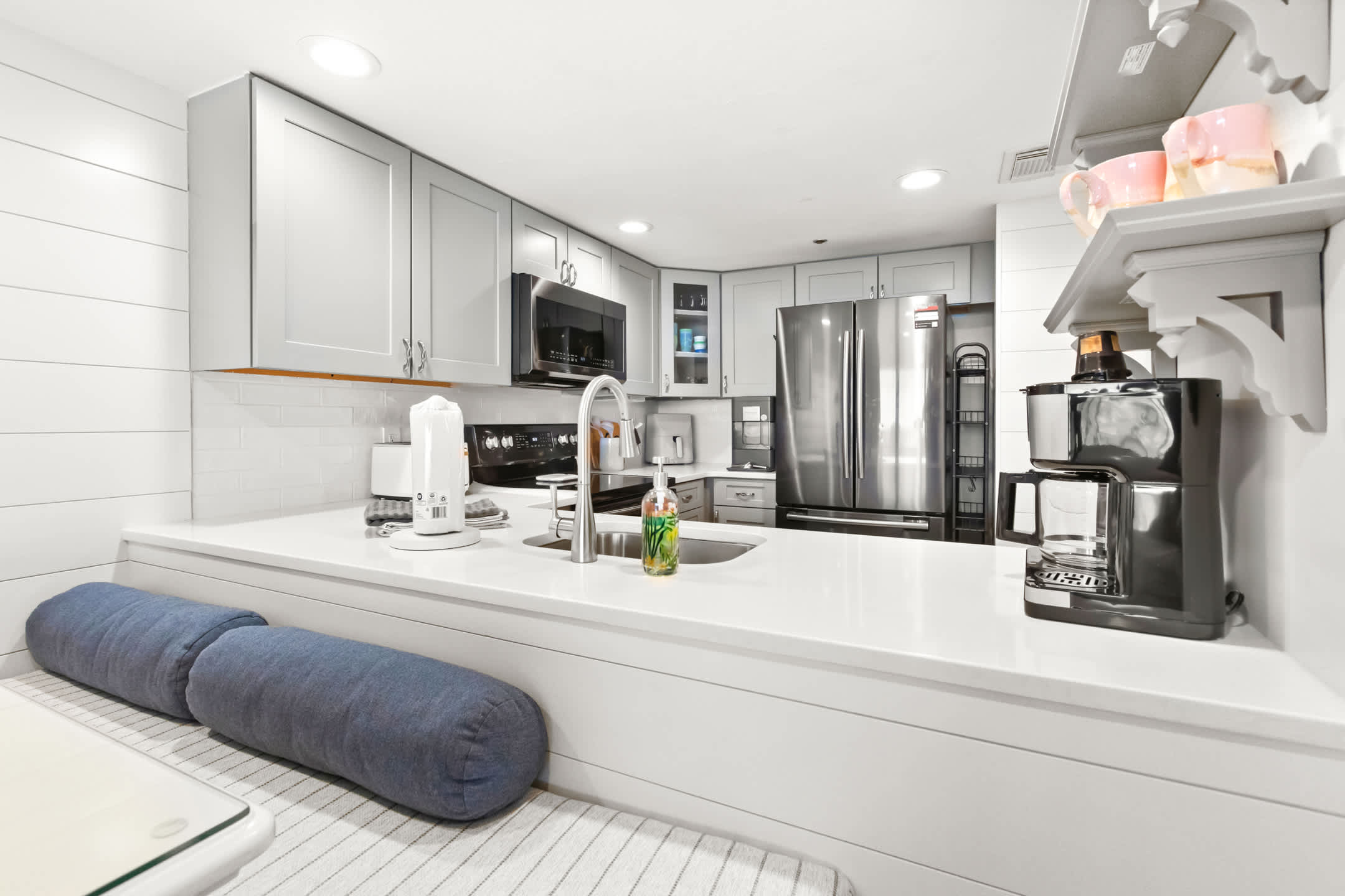 One Seagrove Place 0204 7