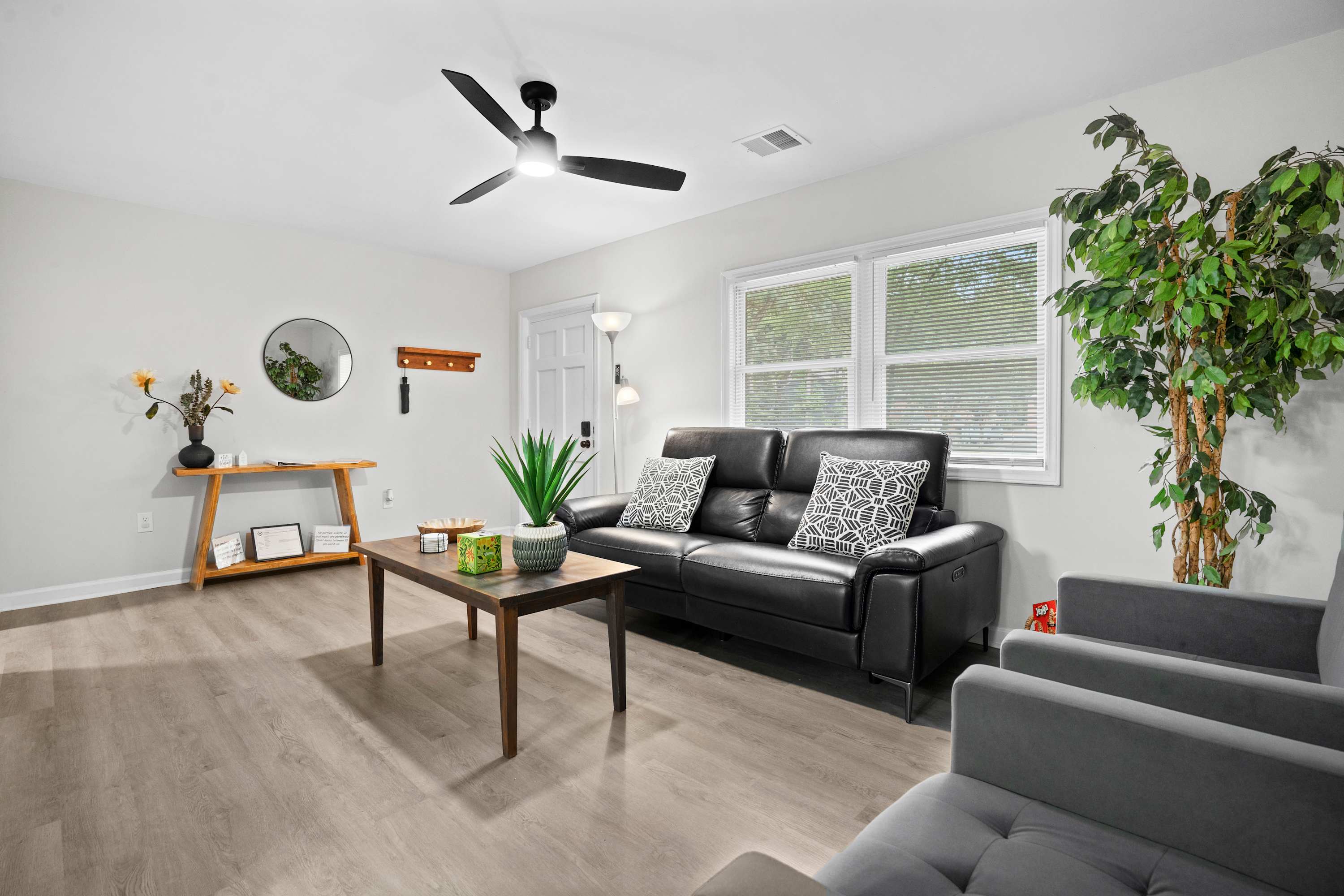 Fenced Backyard And Smart Tv - Charming Urban Oasis - ローリー, NC