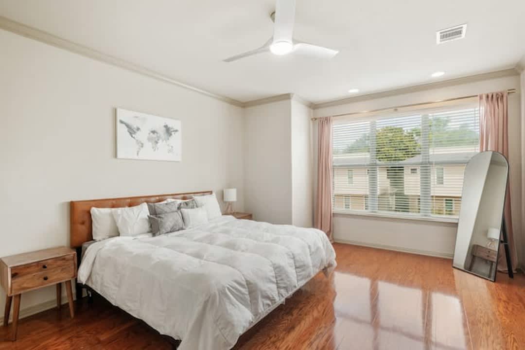 Cozy S. Lamar Monthly Furnished 2/2.5 w Office!