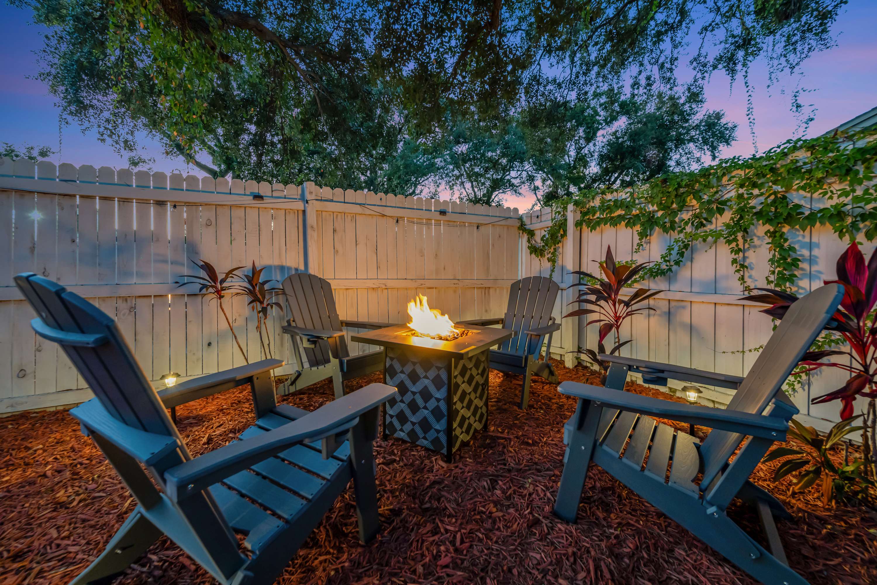 The Backyard Glampground - BBQ, Fire Pit & Games — Tampa, FL — vacation rental