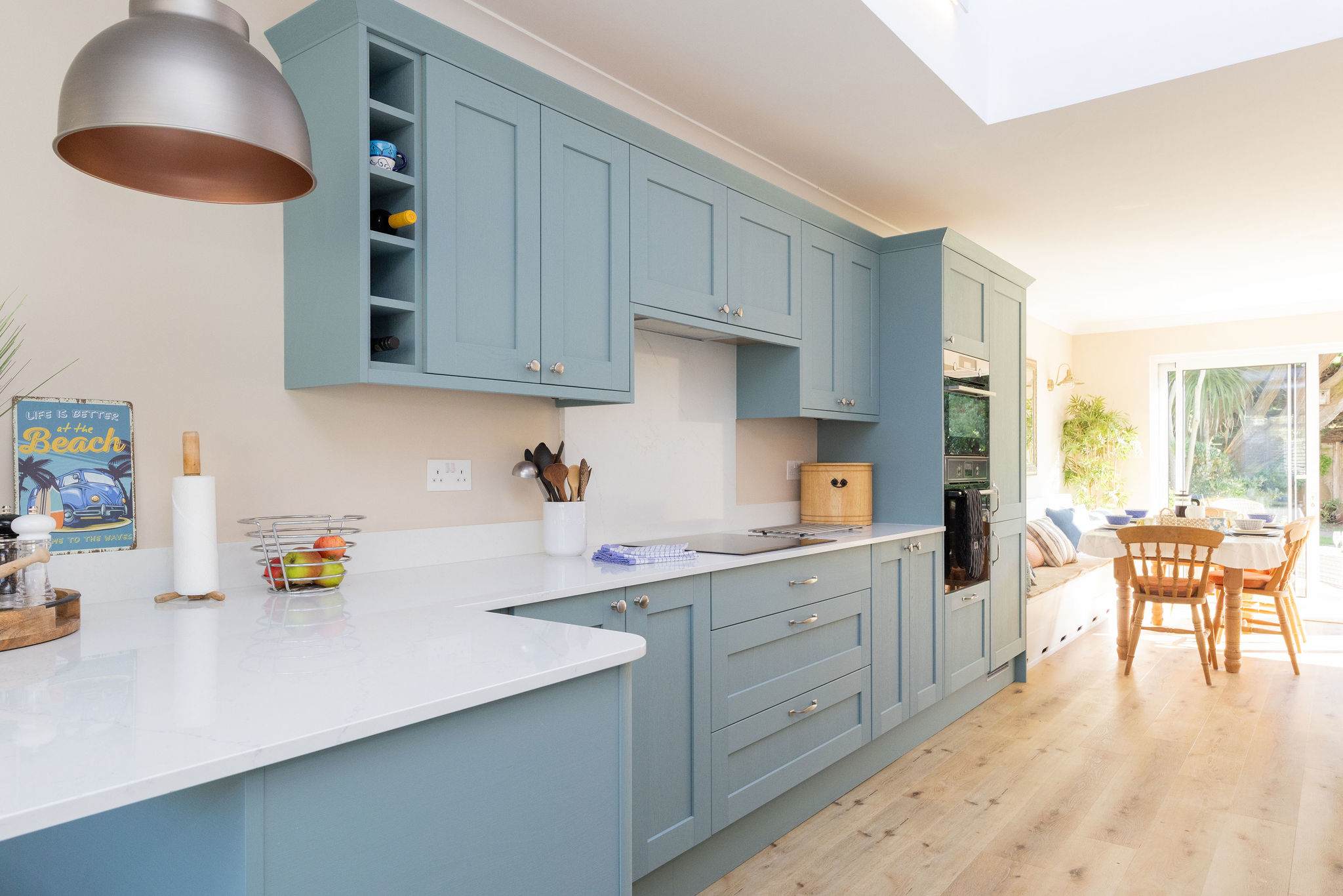 The kitchen has everything you need to prepare all meals, drinks and picnics for the beach.